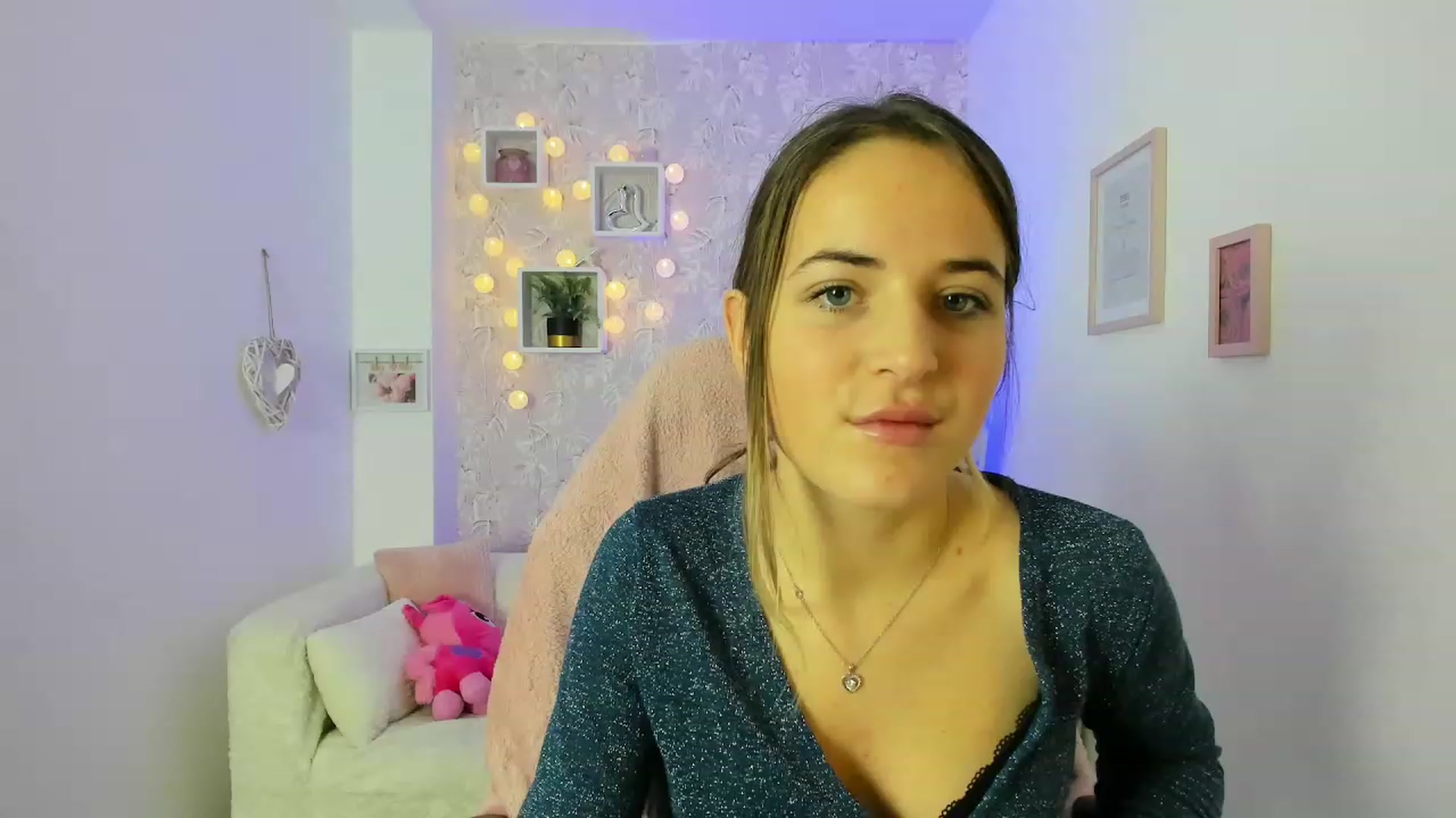Gallery image thumbnail from Kiley__Minoww's myfreecams stream on, 12/22/2022, 16:33 image 6 of 20