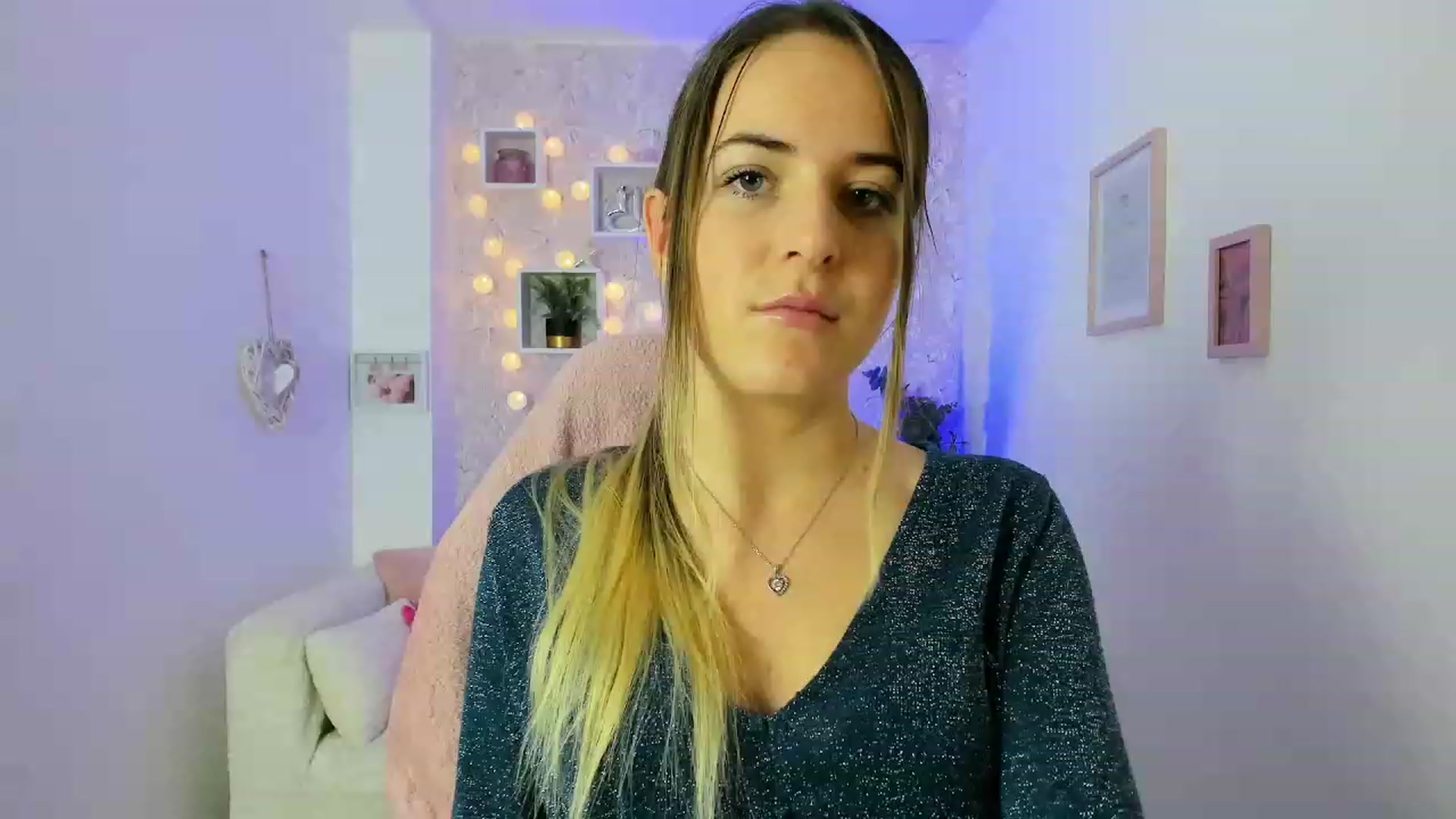 Gallery image thumbnail from Kiley__Minoww's myfreecams stream on, 12/22/2022, 16:33 image 14 of 20