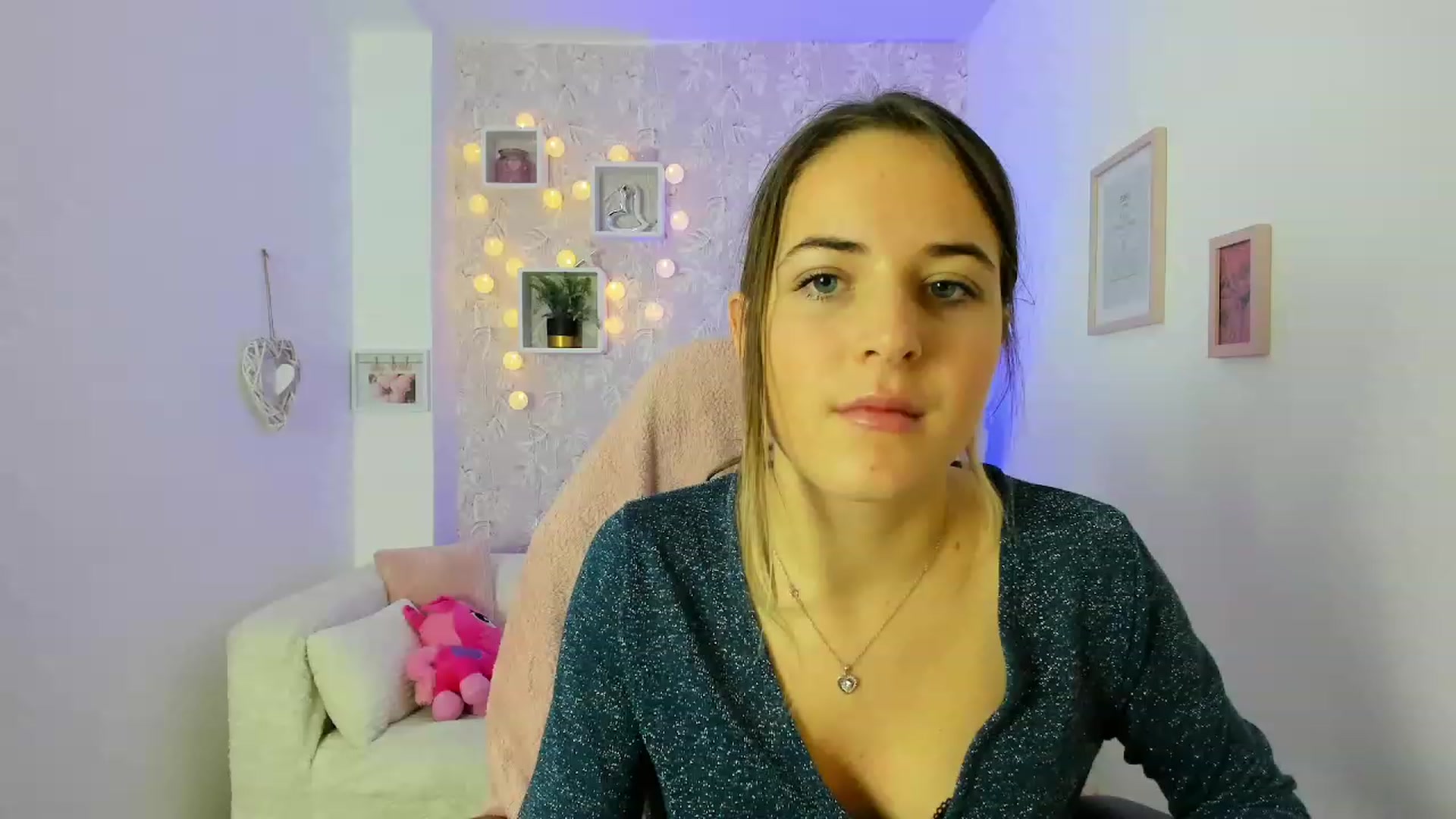 Gallery image thumbnail from Kiley__Minoww's myfreecams stream on, 12/22/2022, 16:33 image 5 of 20