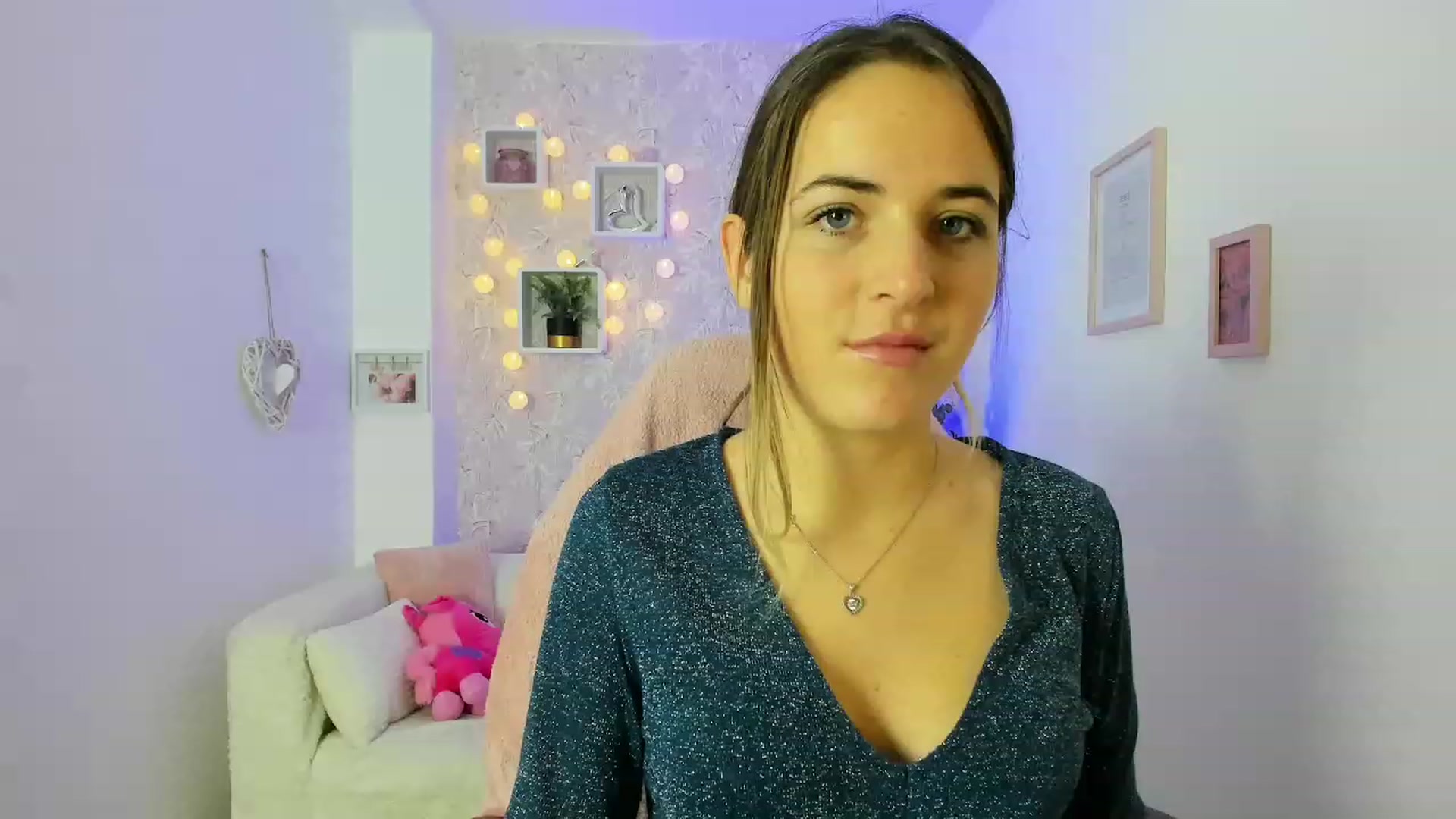 Gallery image thumbnail from Kiley__Minoww's myfreecams stream on, 12/22/2022, 16:33 image 2 of 20