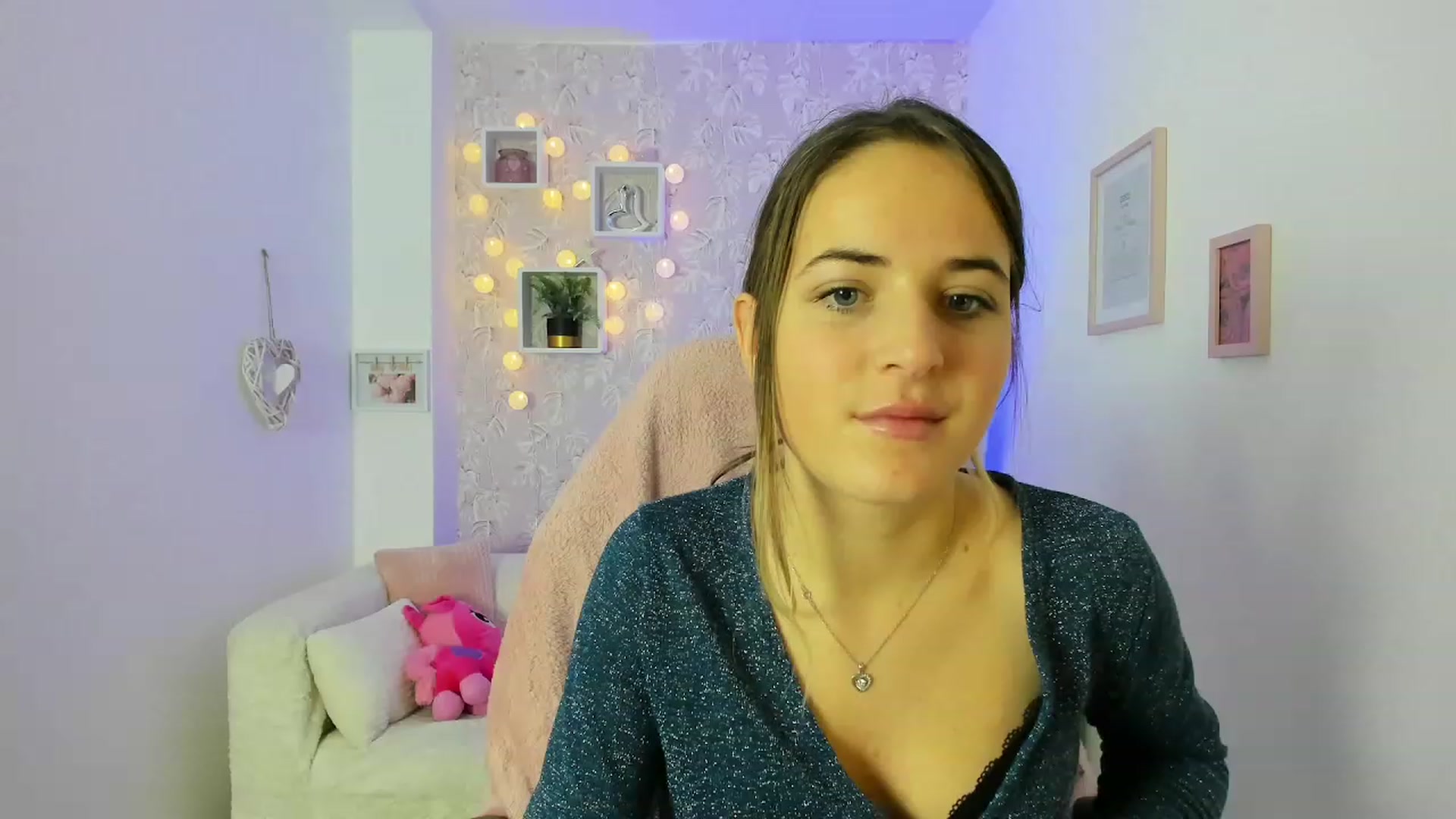 Gallery image thumbnail from Kiley__Minoww's myfreecams stream on, 12/22/2022, 16:33 image 7 of 20
