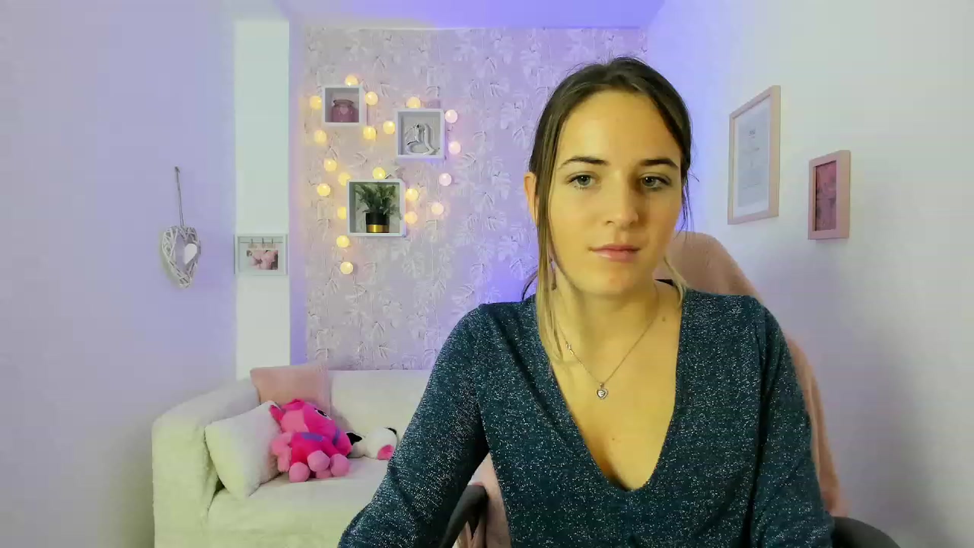 Gallery image thumbnail from Kiley__Minoww's myfreecams stream on, 12/22/2022, 16:33 image 8 of 20