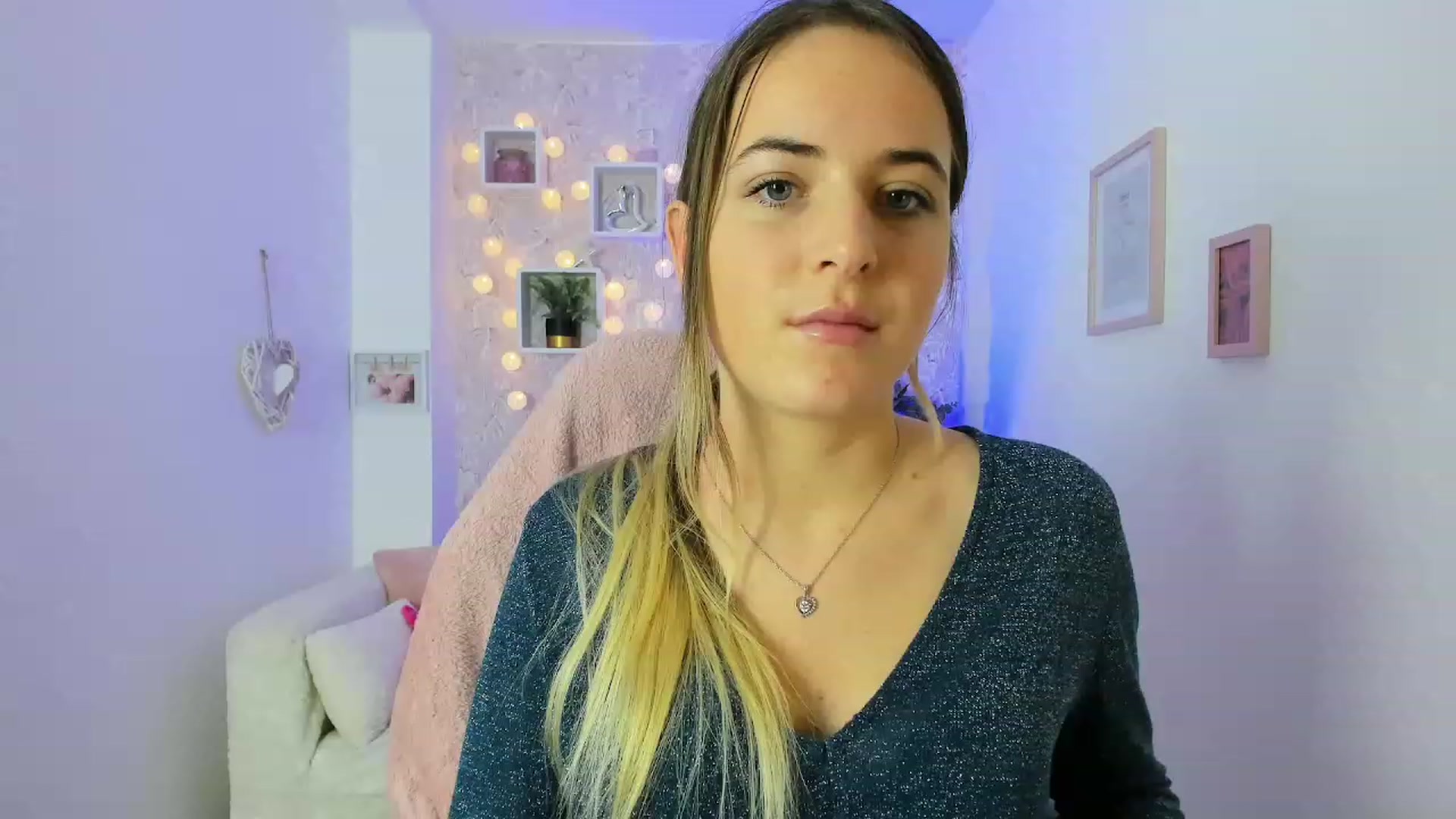 Gallery image thumbnail from Kiley__Minoww's myfreecams stream on, 12/22/2022, 16:33 image 15 of 20