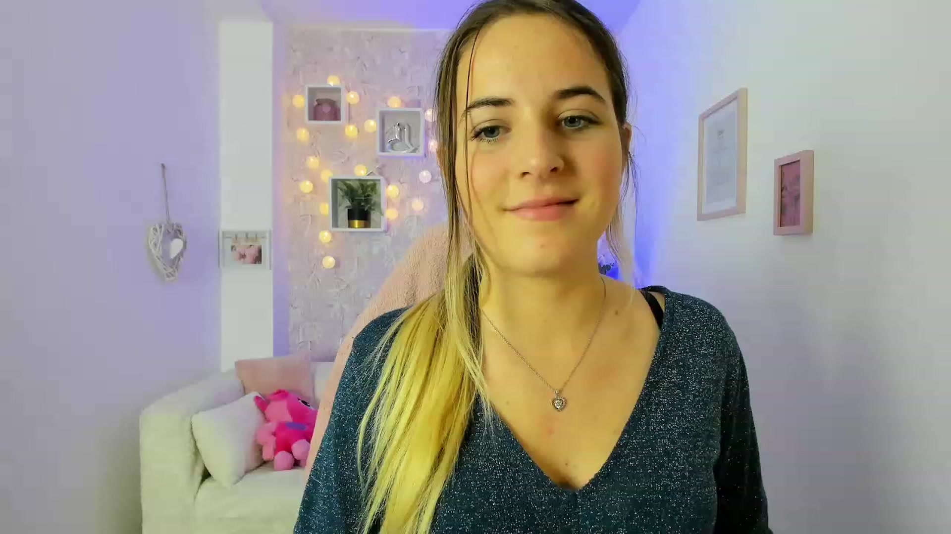 Gallery image thumbnail from Kiley__Minoww's myfreecams stream on, 12/22/2022, 19:23 image 4 of 20