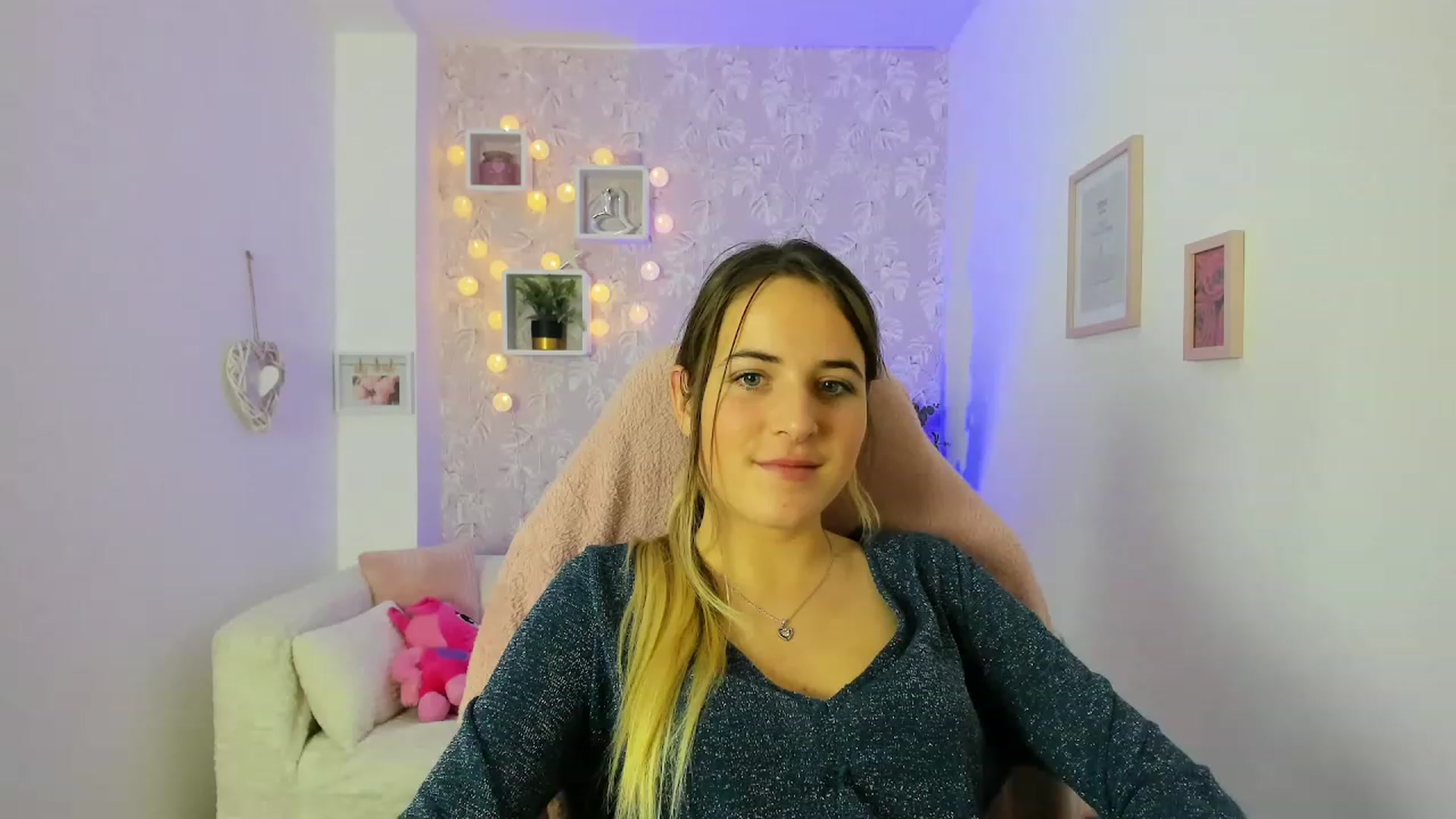 Gallery image thumbnail from Kiley__Minoww's myfreecams stream on, 12/22/2022, 19:23 image 13 of 20