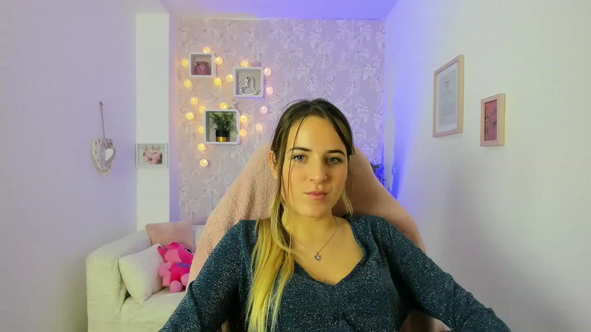 Gallery image thumbnail from Kiley__Minoww's myfreecams stream on, 12/22/2022, 19:23 image 17 of 20