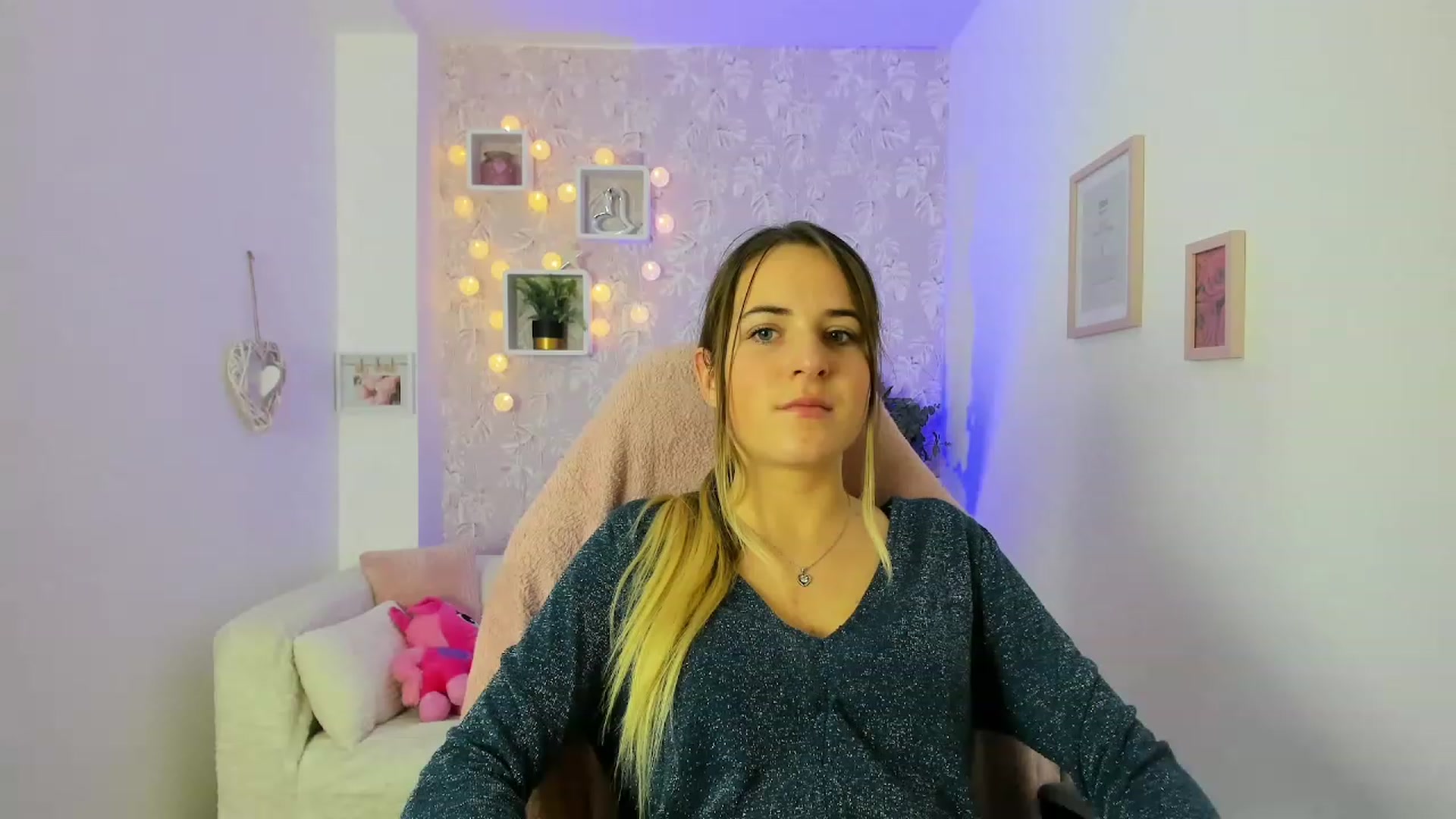Gallery image thumbnail from Kiley__Minoww's myfreecams stream on, 12/22/2022, 19:23 image 6 of 20