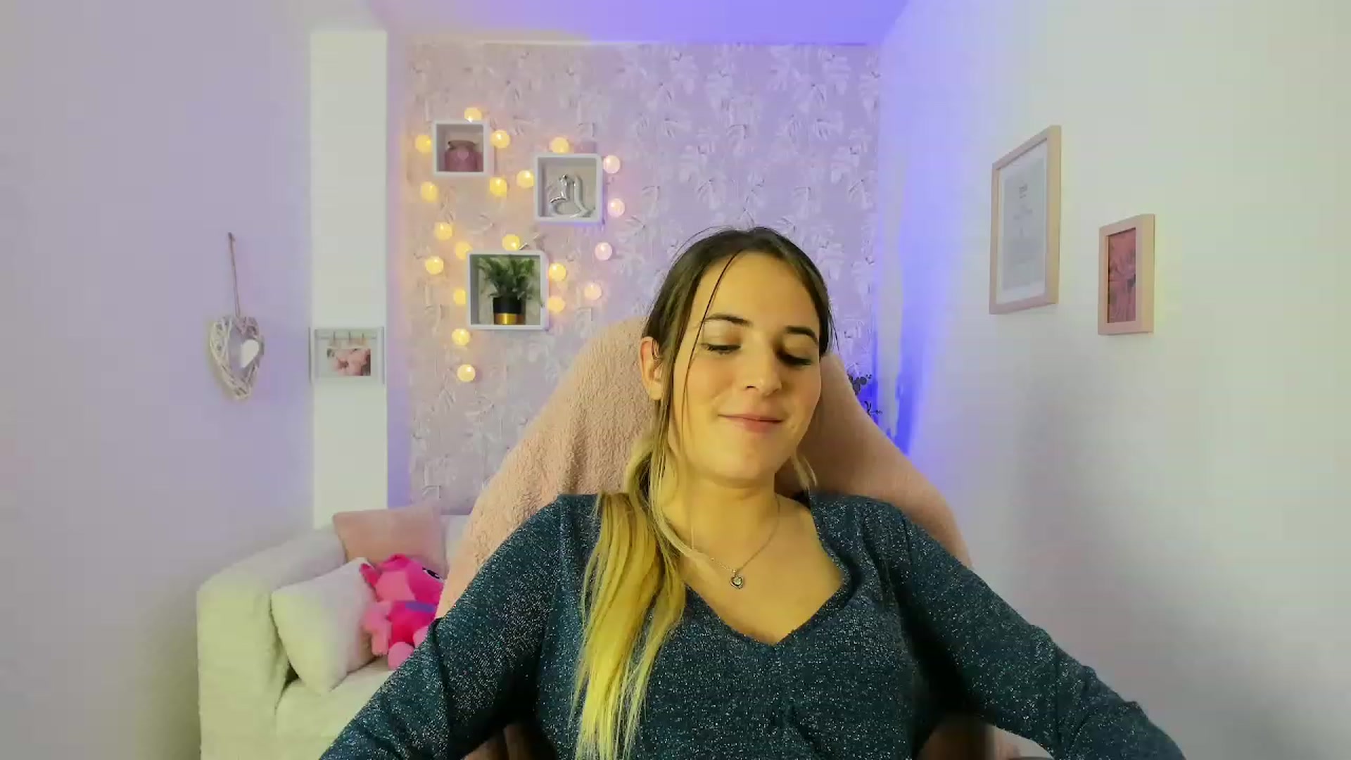 Gallery image thumbnail from Kiley__Minoww's myfreecams stream on, 12/22/2022, 19:23 image 11 of 20
