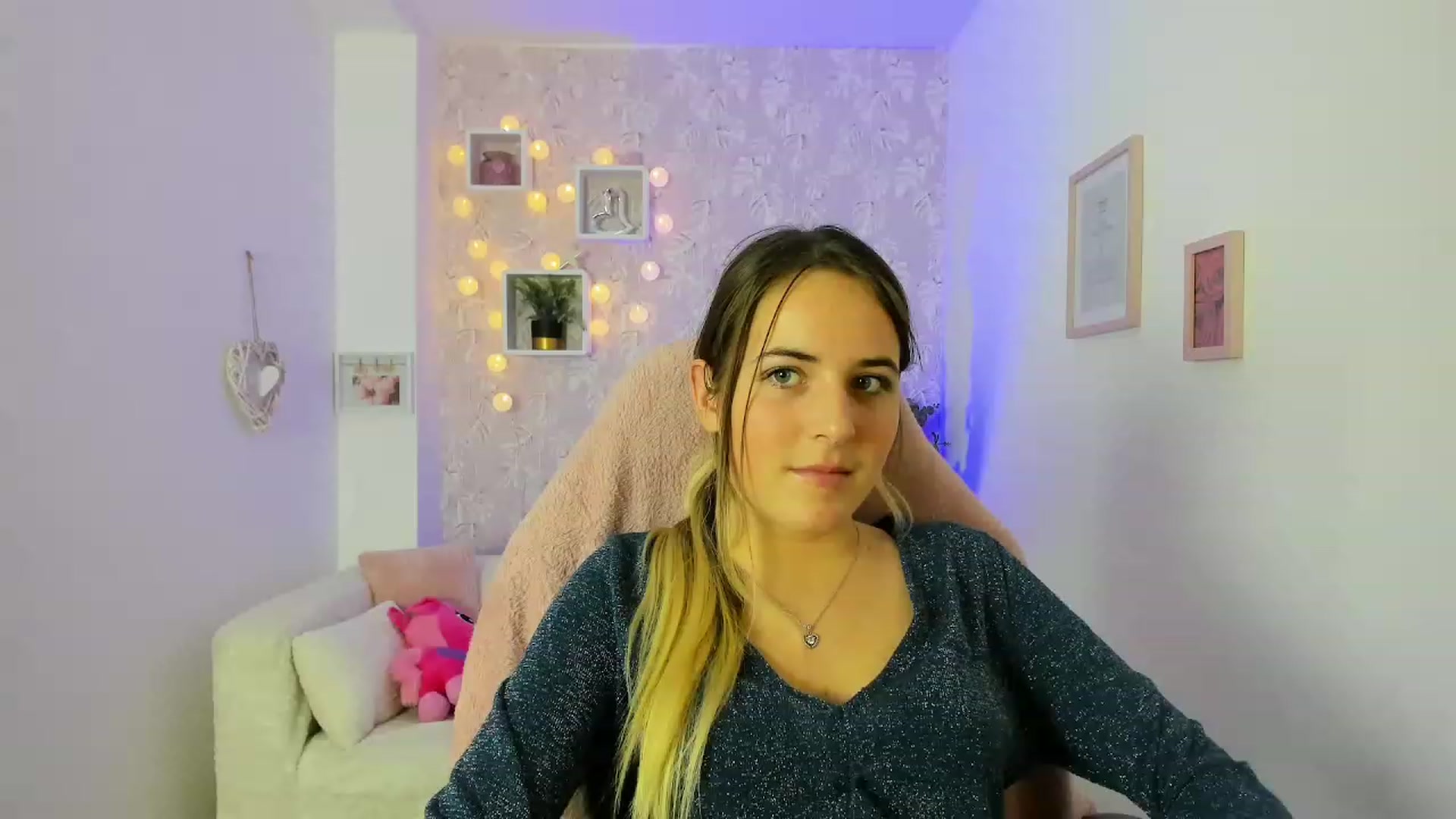 Gallery image thumbnail from Kiley__Minoww's myfreecams stream on, 12/22/2022, 19:23 image 9 of 20