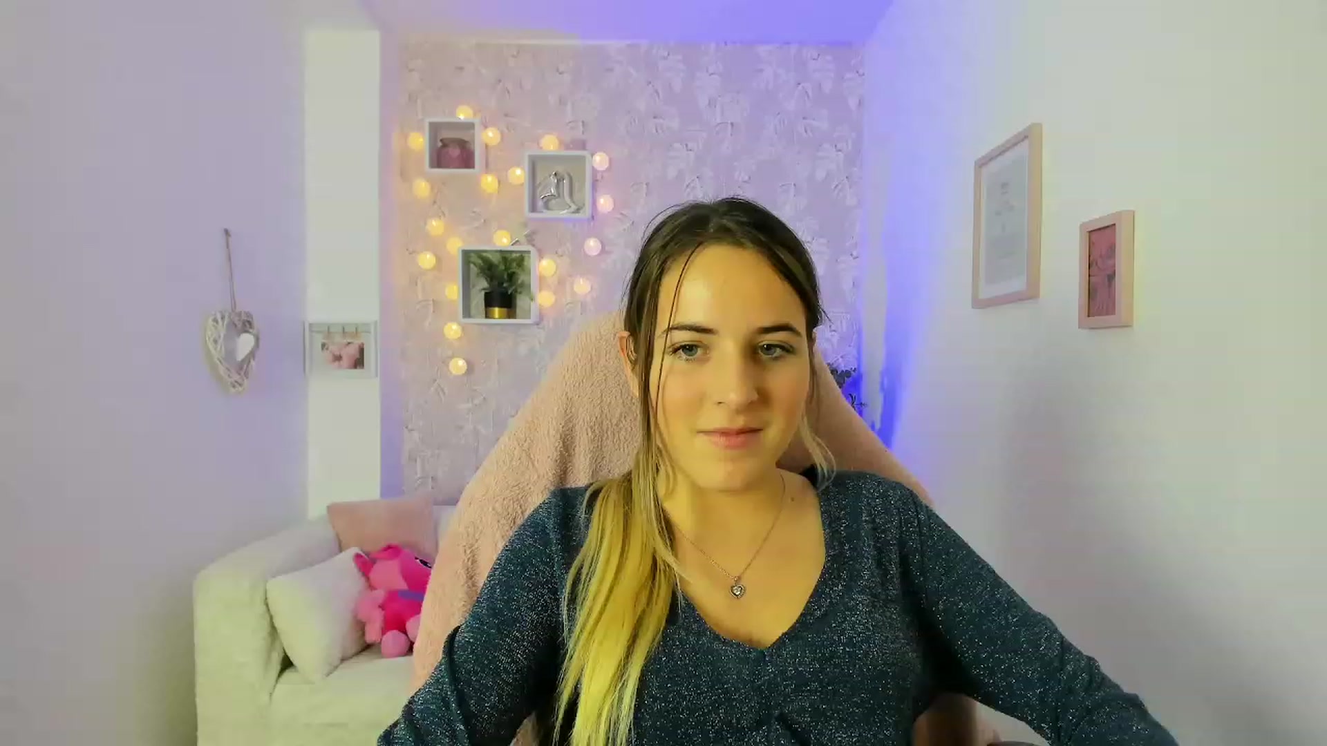 Gallery image thumbnail from Kiley__Minoww's myfreecams stream on, 12/22/2022, 19:23 image 7 of 20