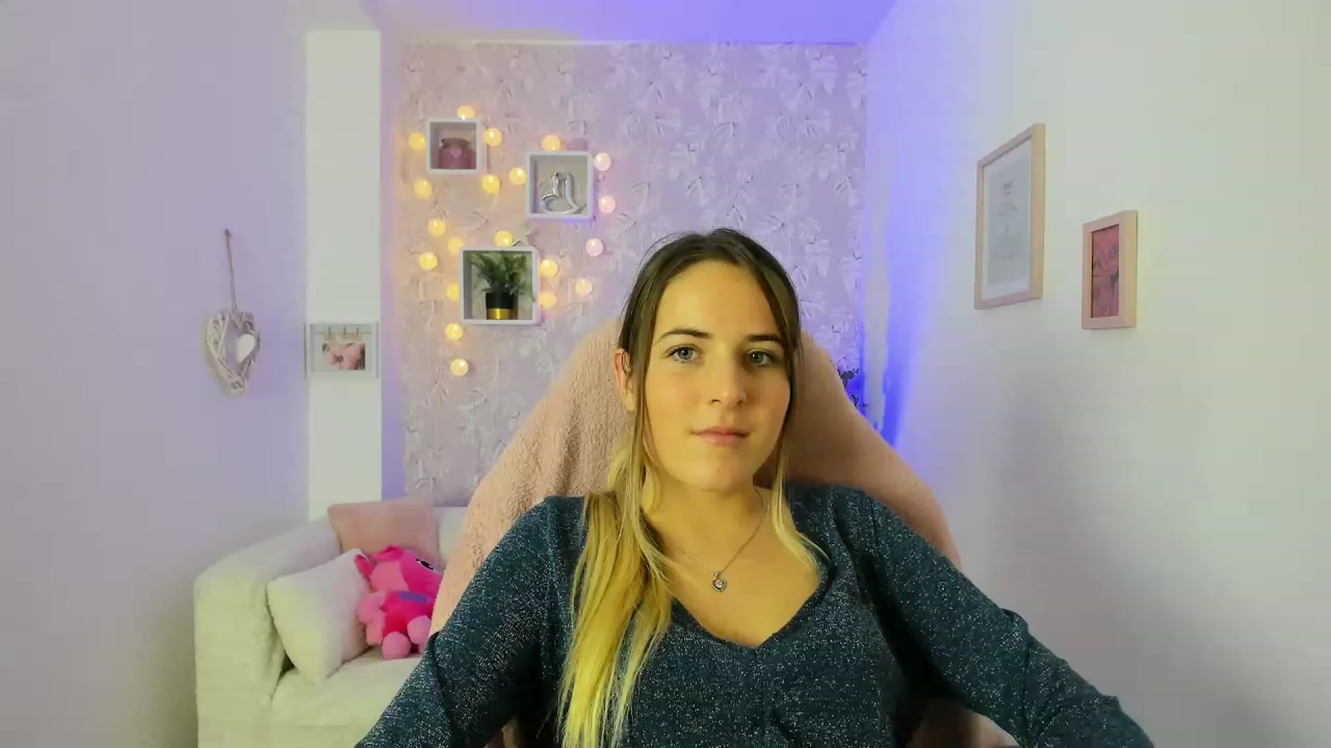 Gallery image thumbnail from Kiley__Minoww's myfreecams stream on, 12/22/2022, 19:23 image 19 of 20