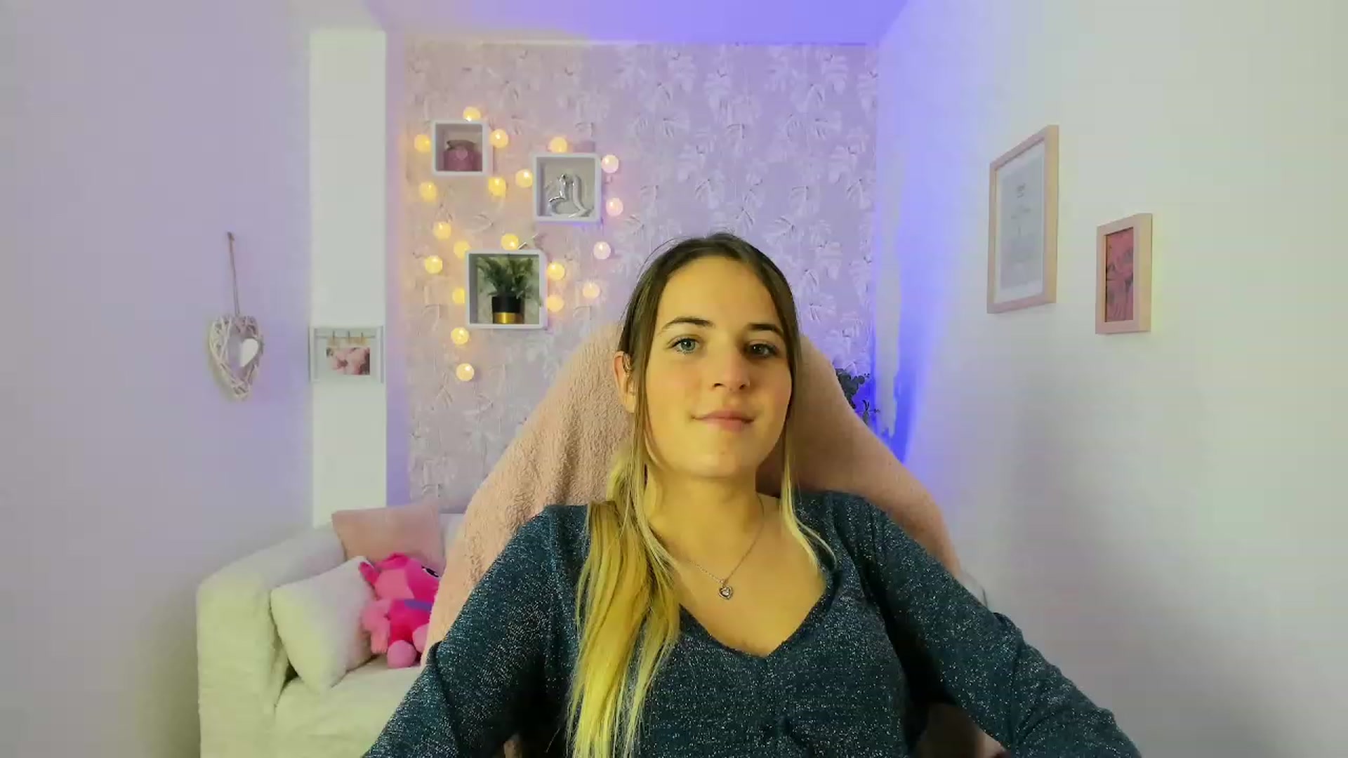 Gallery image thumbnail from Kiley__Minoww's myfreecams stream on, 12/22/2022, 19:23 image 18 of 20