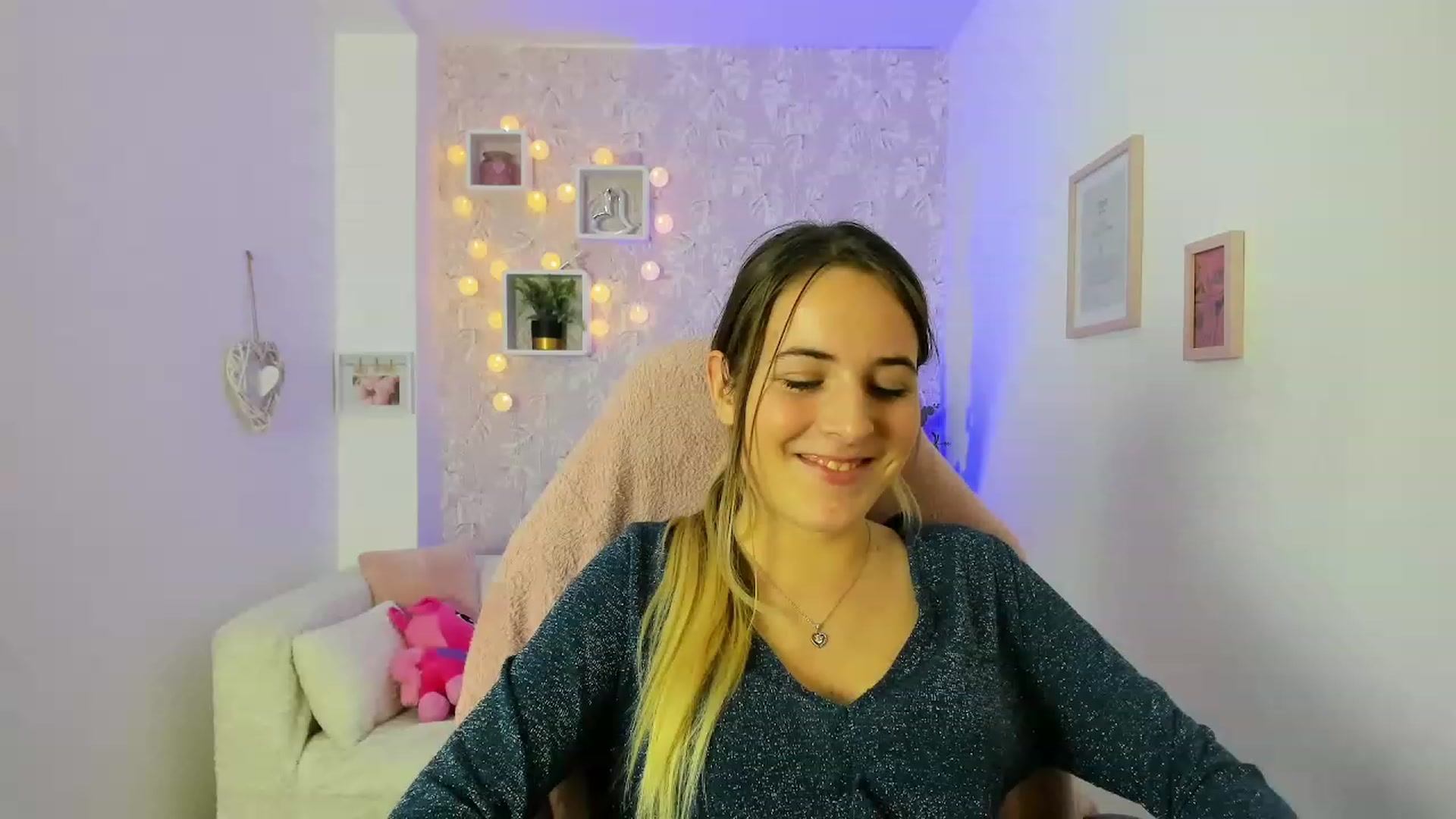 Gallery image thumbnail from Kiley__Minoww's myfreecams stream on, 12/22/2022, 19:23 image 8 of 20