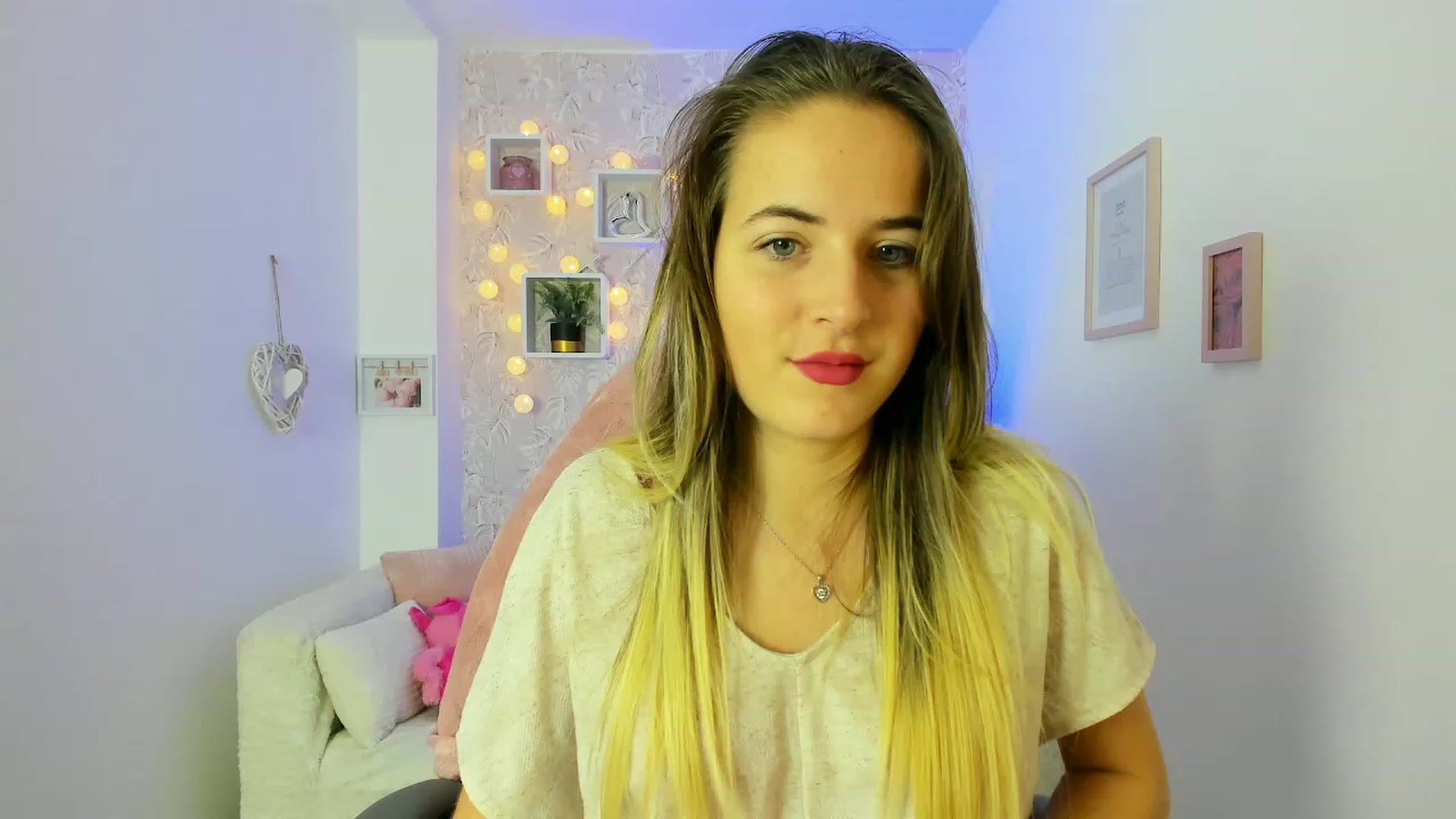 Gallery image thumbnail from Kiley__Minoww's myfreecams stream on, 12/27/2022, 15:19 image 15 of 20