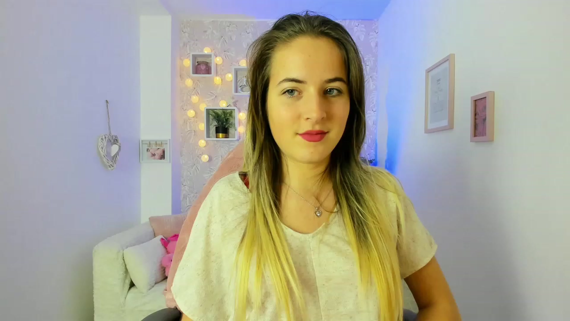 Gallery image thumbnail from Kiley__Minoww's myfreecams stream on, 12/27/2022, 15:19 image 10 of 20