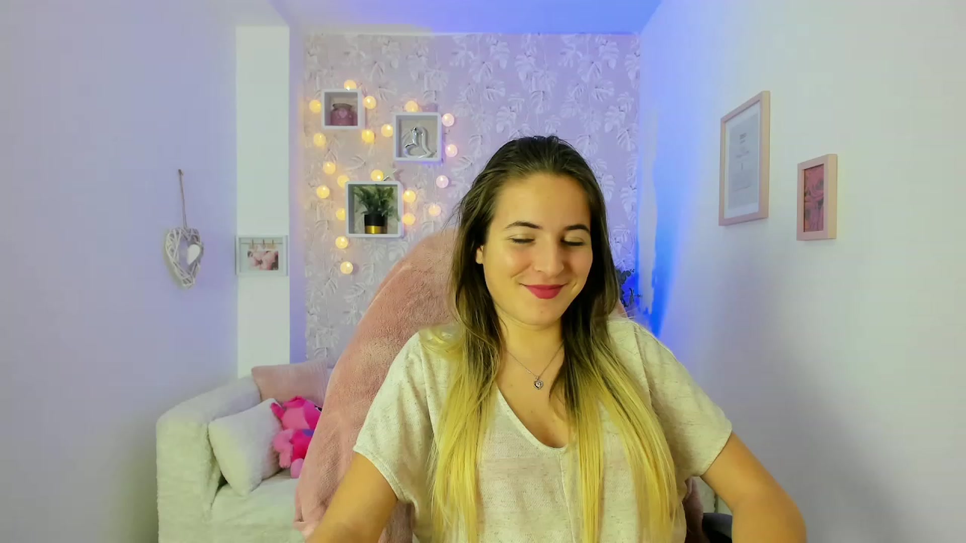 Gallery image thumbnail from Kiley__Minoww's myfreecams stream on, 12/27/2022, 15:19 image 4 of 20