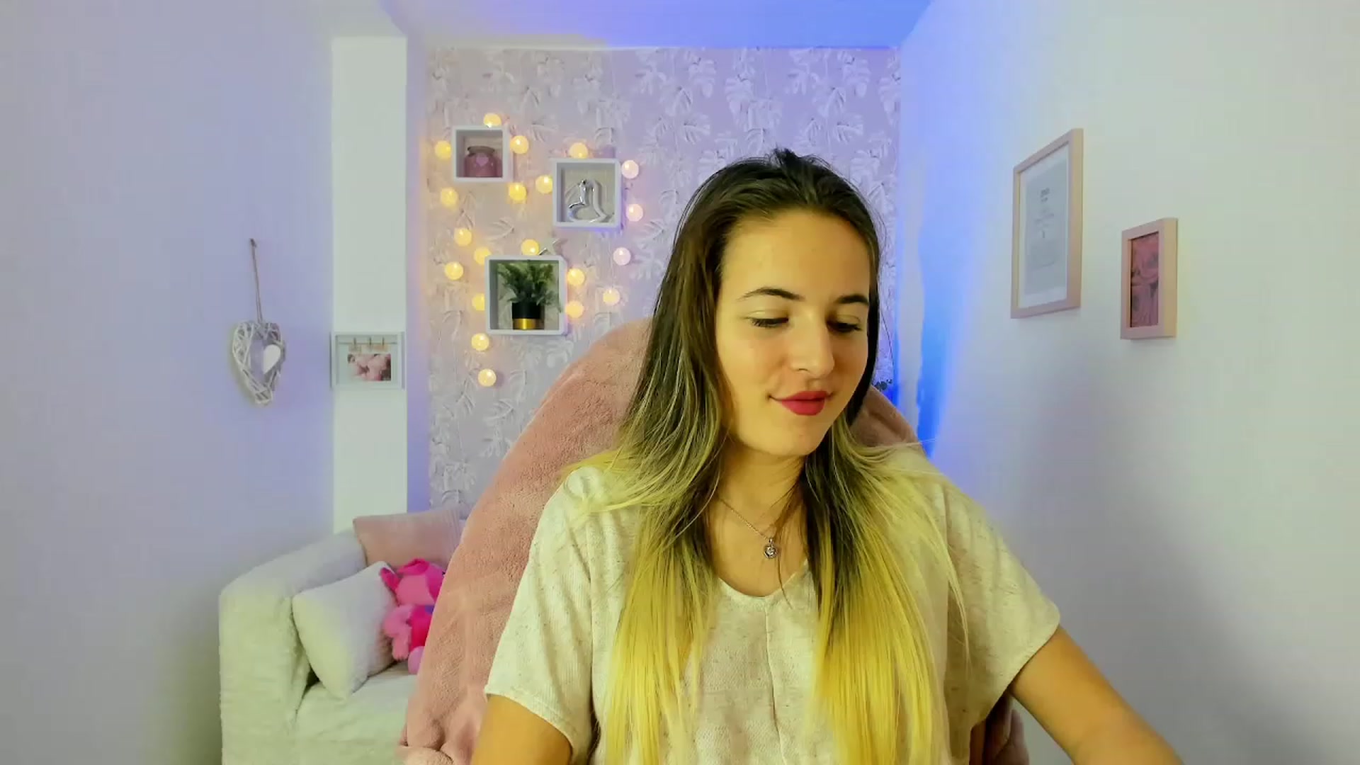 Gallery image thumbnail from Kiley__Minoww's myfreecams stream on, 12/27/2022, 15:19 image 19 of 20