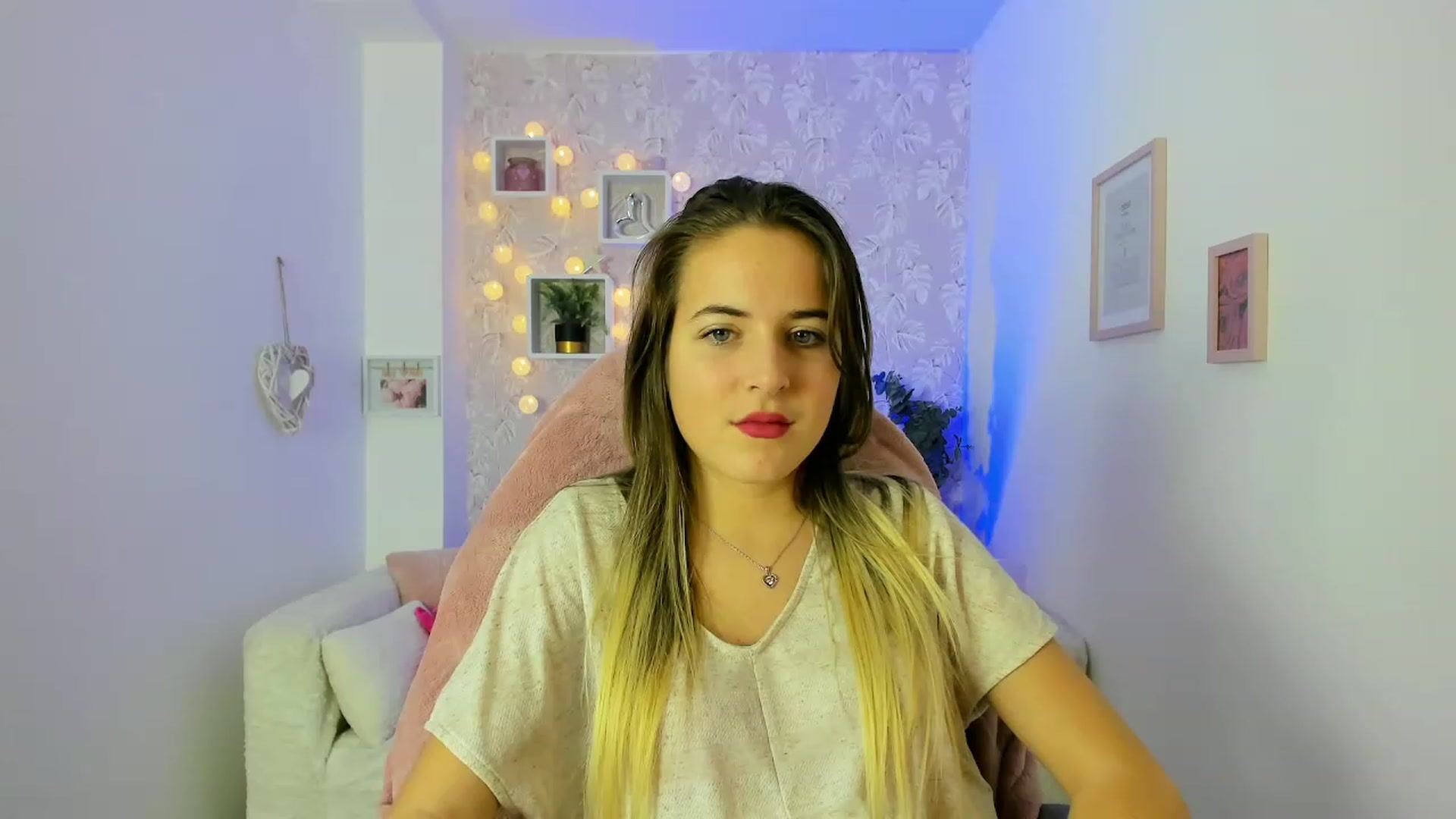 Gallery image thumbnail from Kiley__Minoww's myfreecams stream on, 12/27/2022, 16:34 image 10 of 20