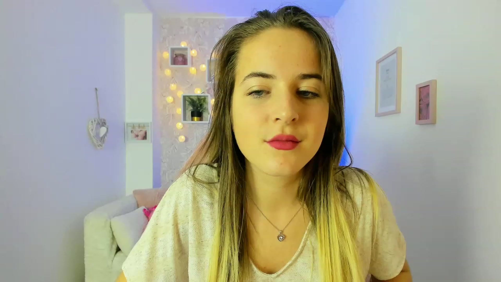Gallery image thumbnail from Kiley__Minoww's myfreecams stream on, 12/27/2022, 16:34 image 18 of 20