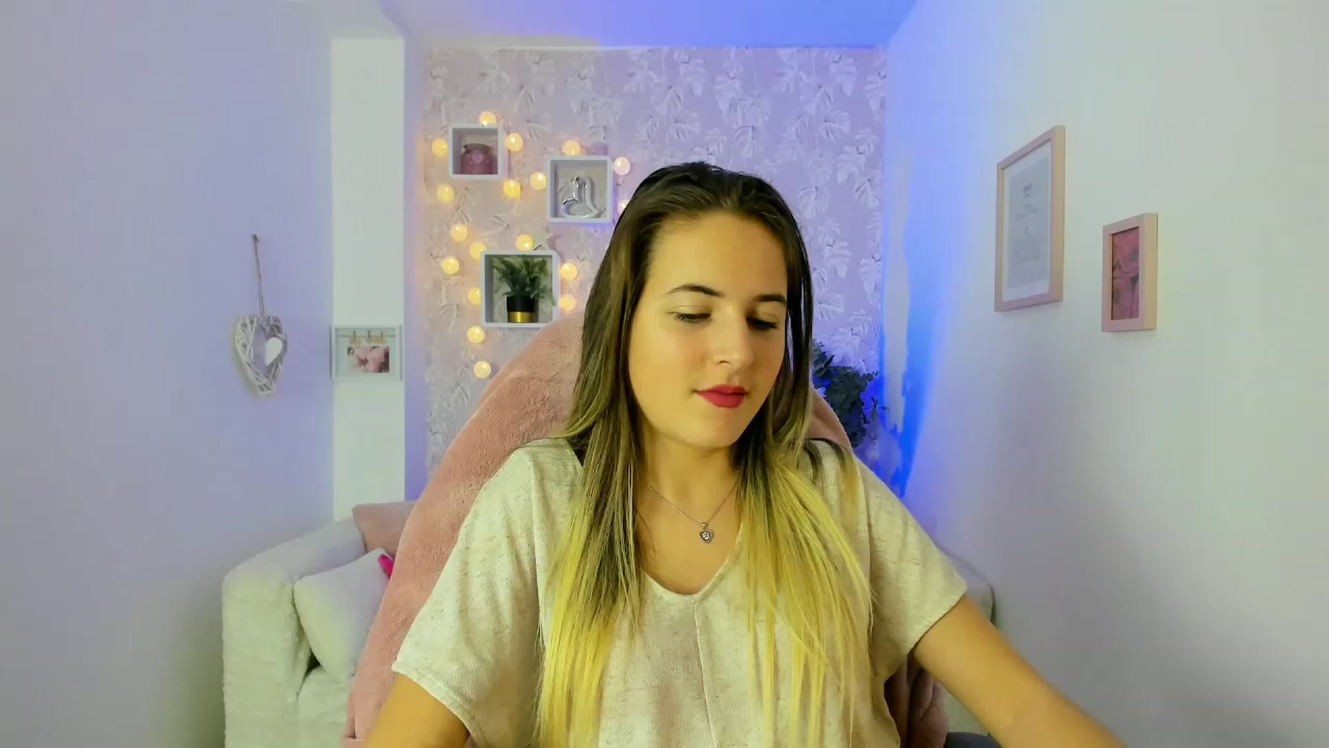 Gallery image thumbnail from Kiley__Minoww's myfreecams stream on, 12/27/2022, 16:34 image 13 of 20