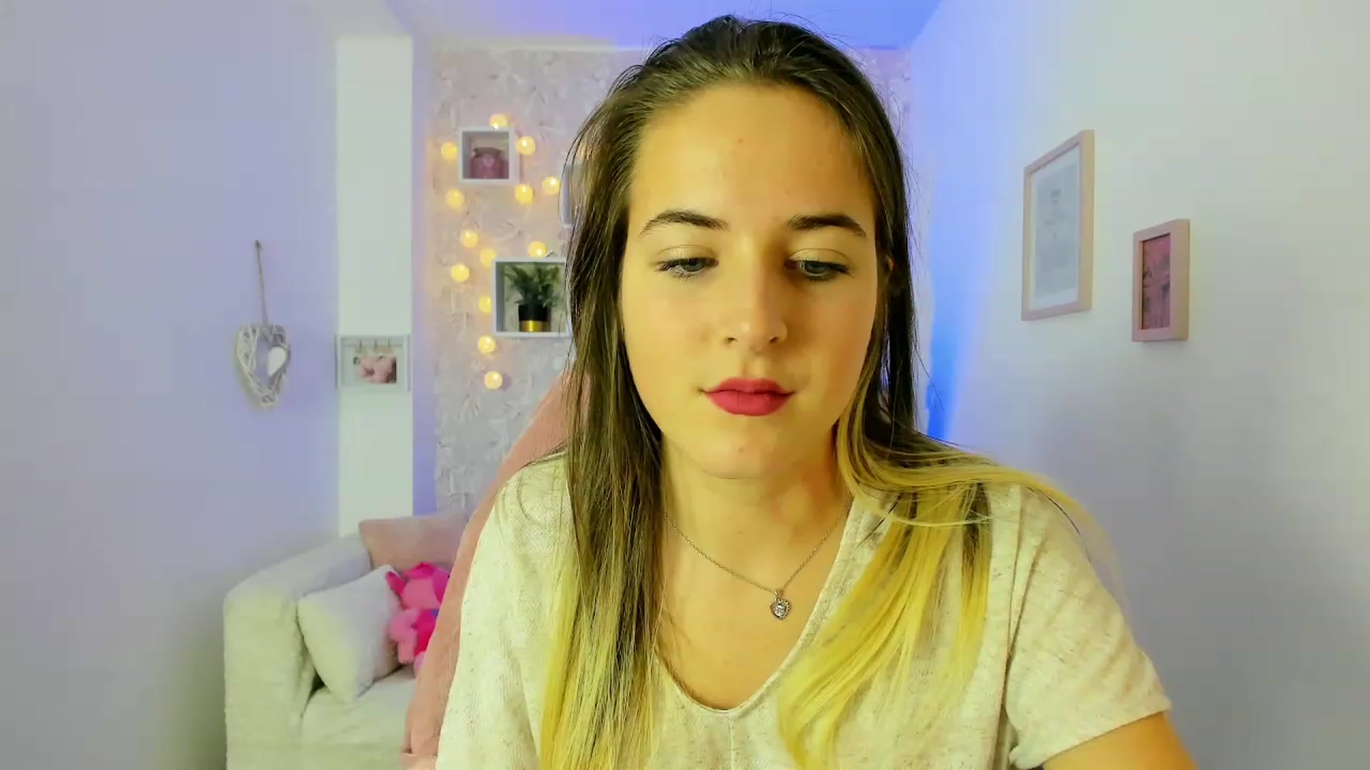 Gallery image thumbnail from Kiley__Minoww's myfreecams stream on, 12/27/2022, 16:34 image 6 of 20
