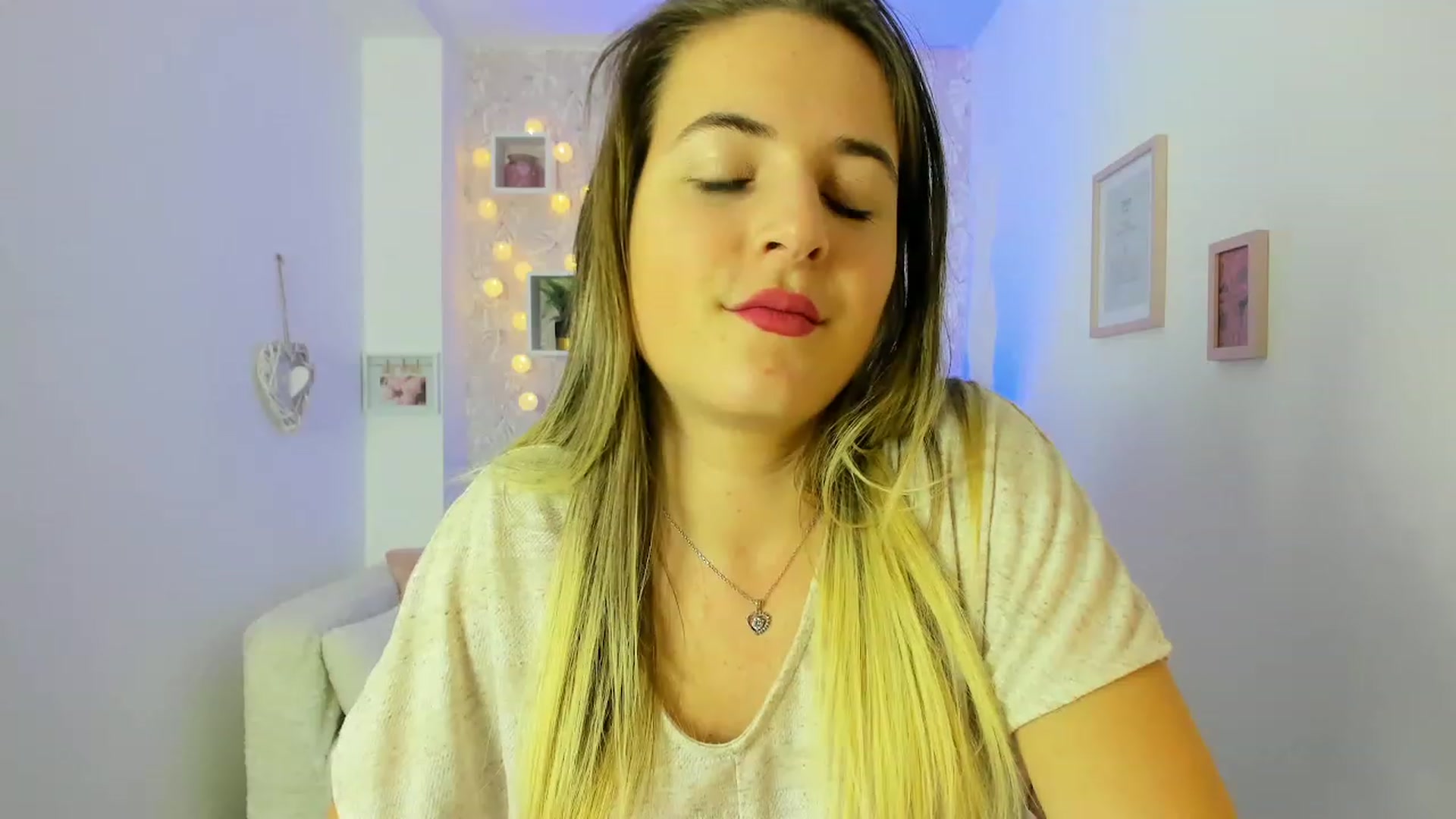 Gallery image thumbnail from Kiley__Minoww's myfreecams stream on, 12/27/2022, 16:34 image 17 of 20