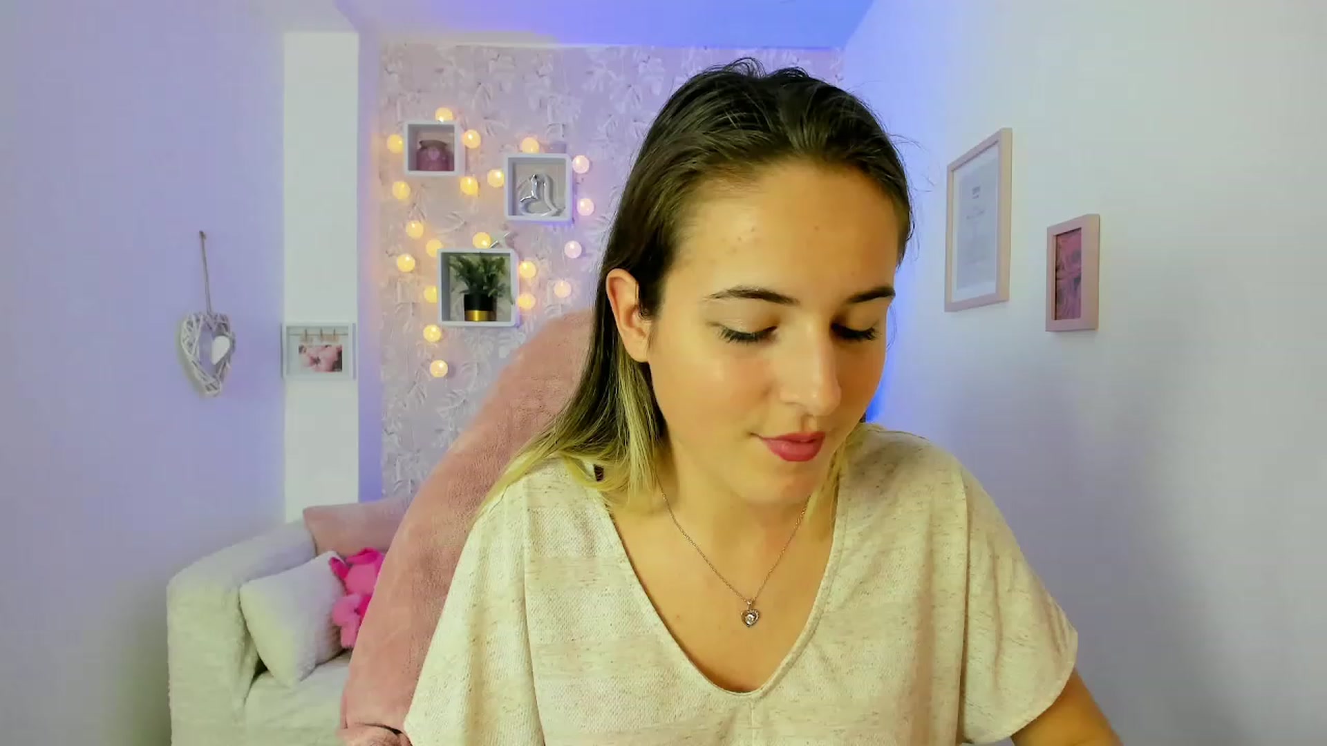 Gallery image thumbnail from Kiley__Minoww's myfreecams stream on, 12/27/2022, 18:16 image 1 of 20