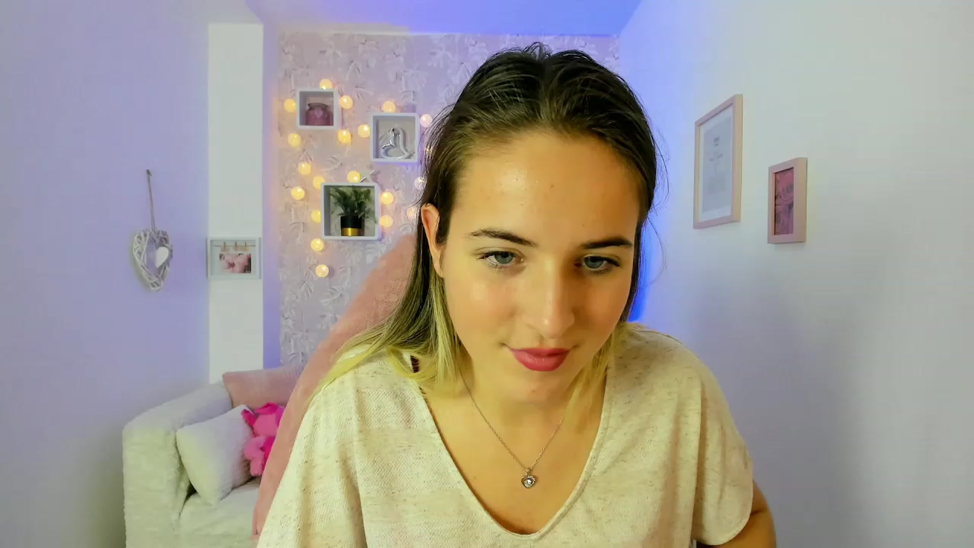 Gallery image thumbnail from Kiley__Minoww's myfreecams stream on, 12/27/2022, 18:16 image 4 of 20