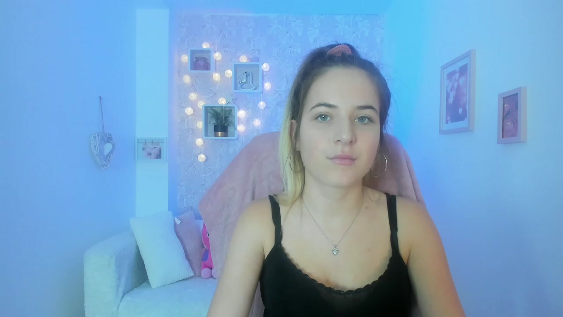 Gallery image thumbnail from Kiley__Minoww's myfreecams stream on, 01/04/2023, 16:24 image 17 of 20