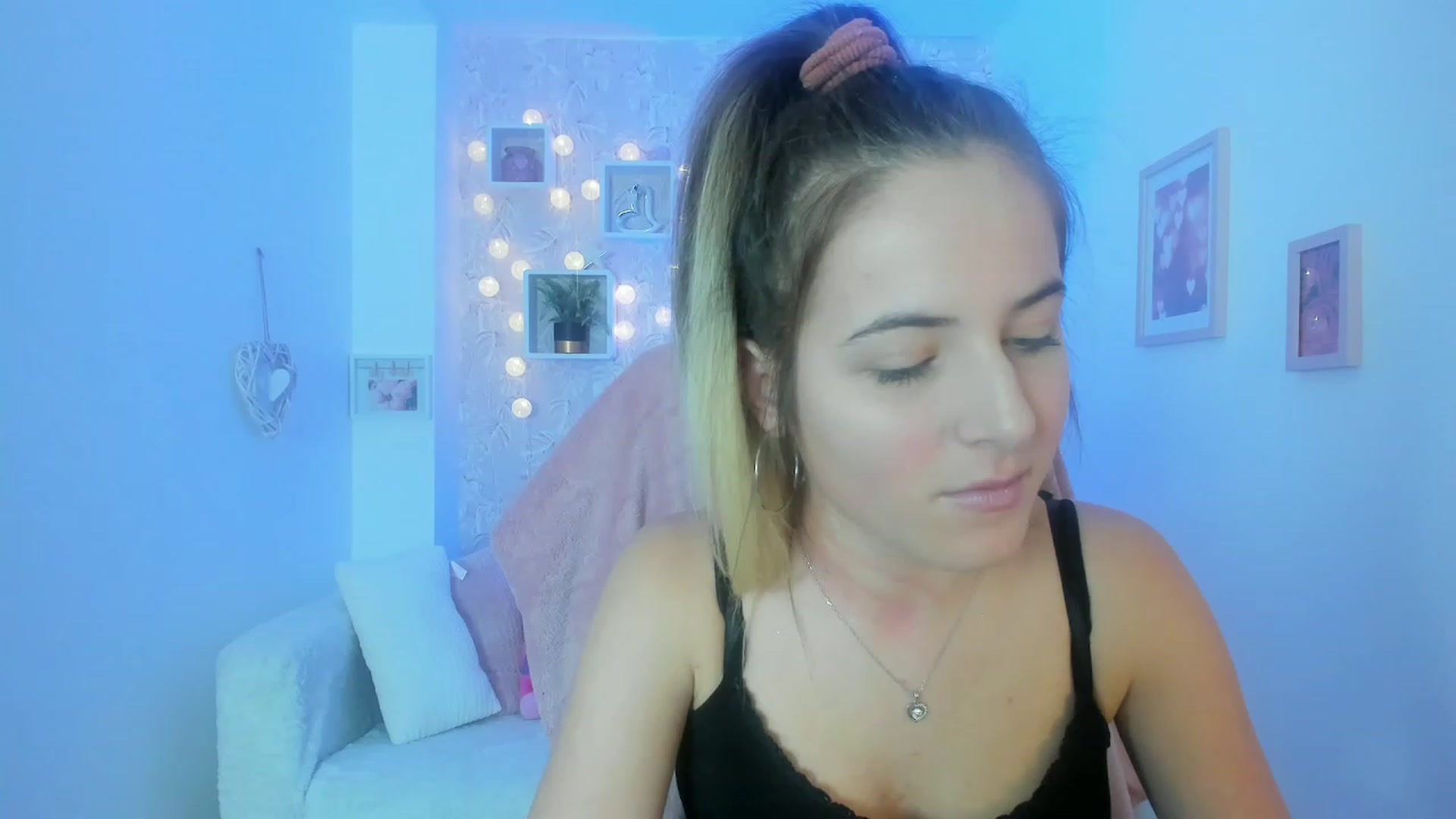 Gallery image thumbnail from Kiley__Minoww's myfreecams stream on, 01/04/2023, 16:24 image 18 of 20