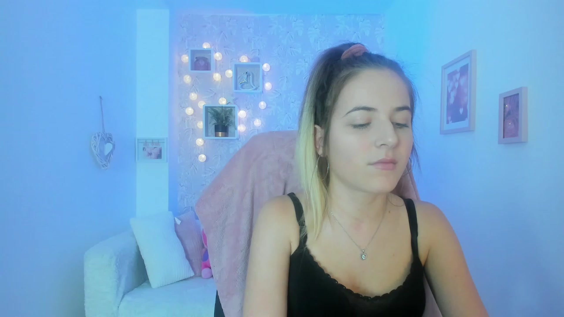 Gallery image thumbnail from Kiley__Minoww's myfreecams stream on, 01/04/2023, 16:24 image 20 of 20