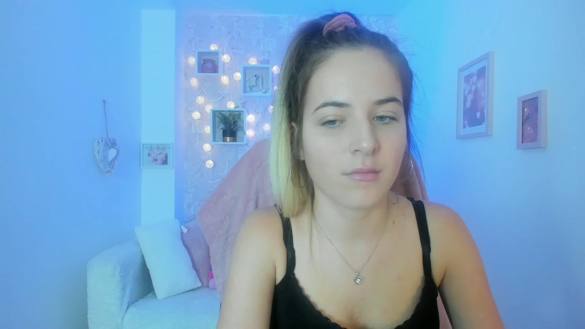 Gallery image thumbnail from Kiley__Minoww's myfreecams stream on, 01/04/2023, 16:24 image 16 of 20