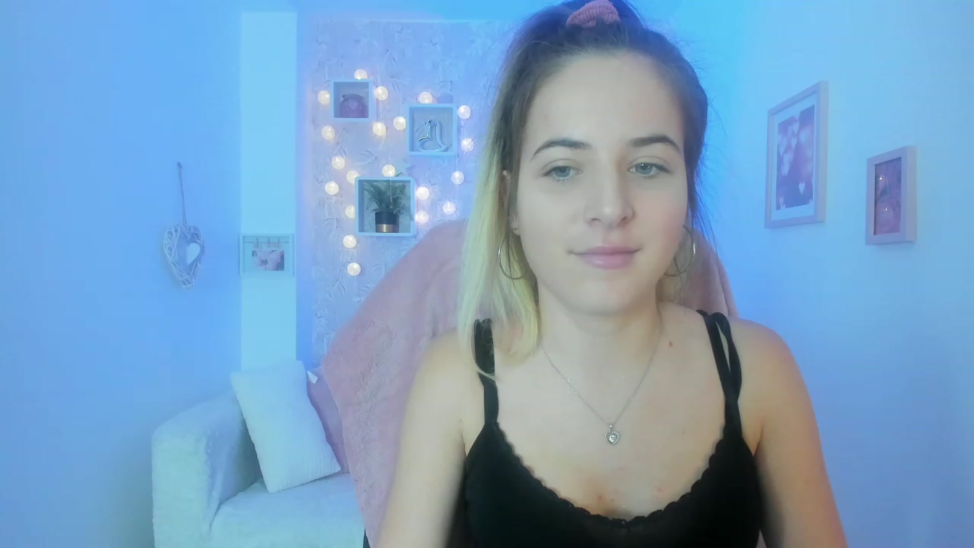 Gallery image thumbnail from Kiley__Minoww's myfreecams stream on, 01/04/2023, 16:24 image 1 of 20