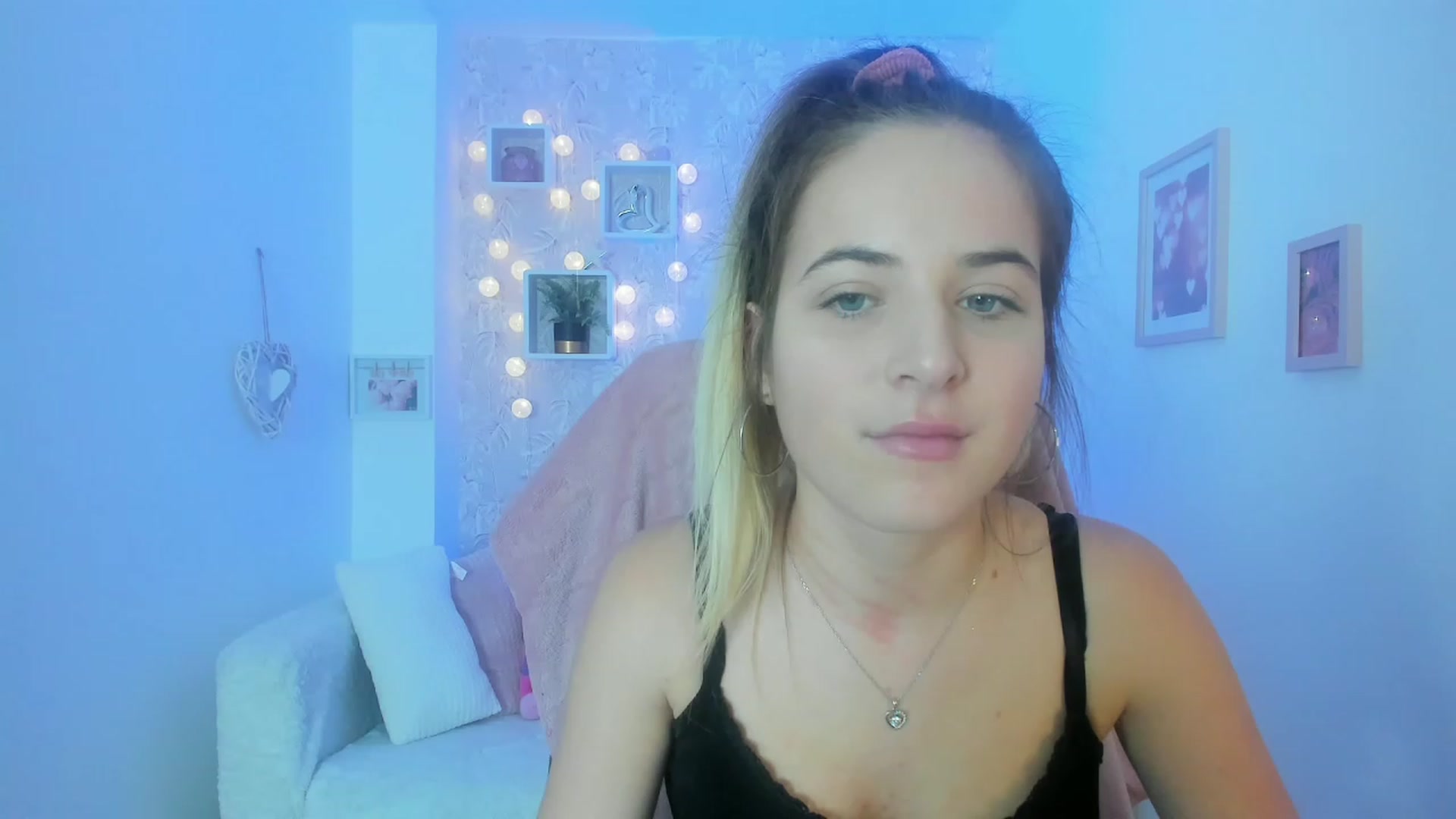 Gallery image thumbnail from Kiley__Minoww's myfreecams stream on, 01/04/2023, 16:24 image 19 of 20