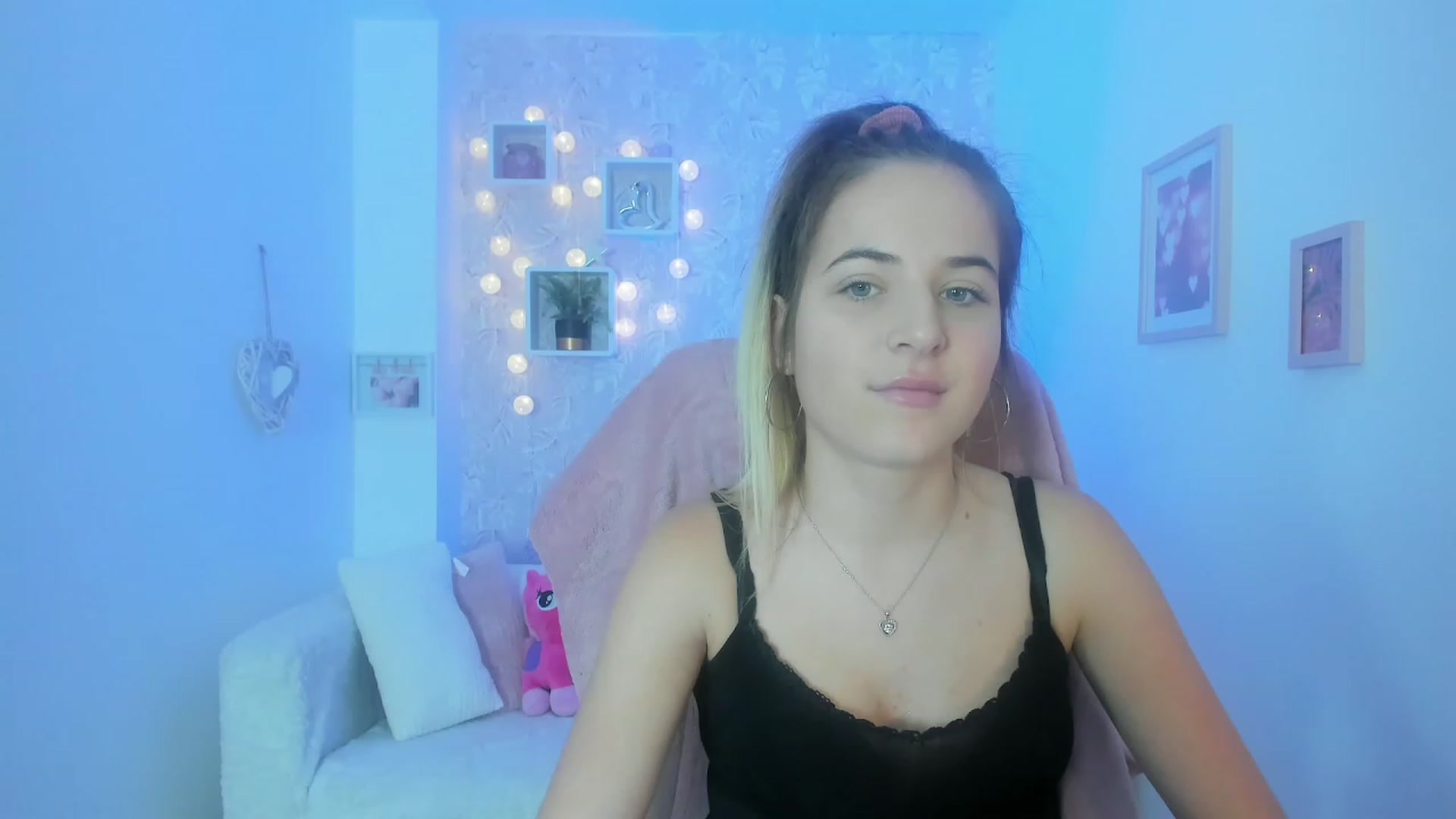 Gallery image thumbnail from Kiley__Minoww's myfreecams stream on, 01/04/2023, 16:24 image 11 of 20
