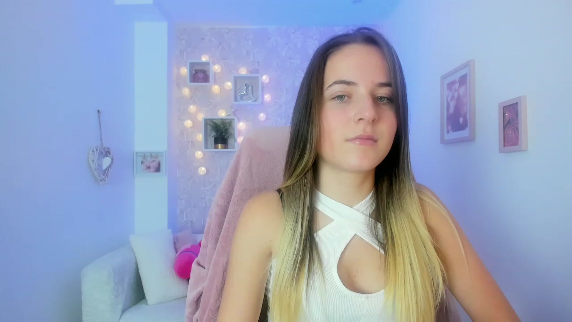 Gallery image thumbnail from Kiley__Minoww's myfreecams stream on, 01/06/2023, 16:31 image 12 of 20