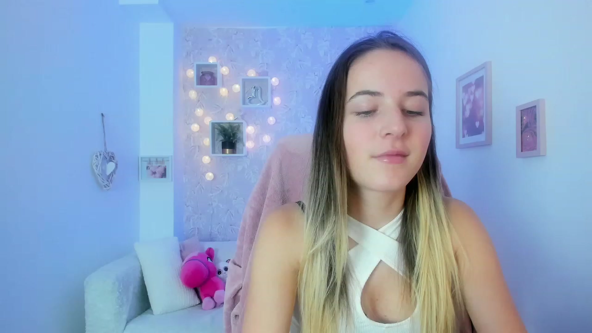 Gallery image thumbnail from Kiley__Minoww's myfreecams stream on, 01/06/2023, 16:31 image 7 of 20