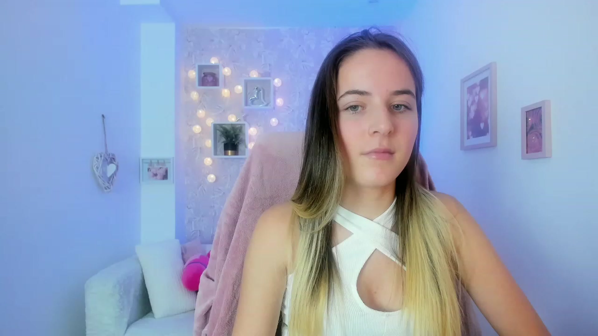 Gallery image thumbnail from Kiley__Minoww's myfreecams stream on, 01/06/2023, 16:31 image 13 of 20