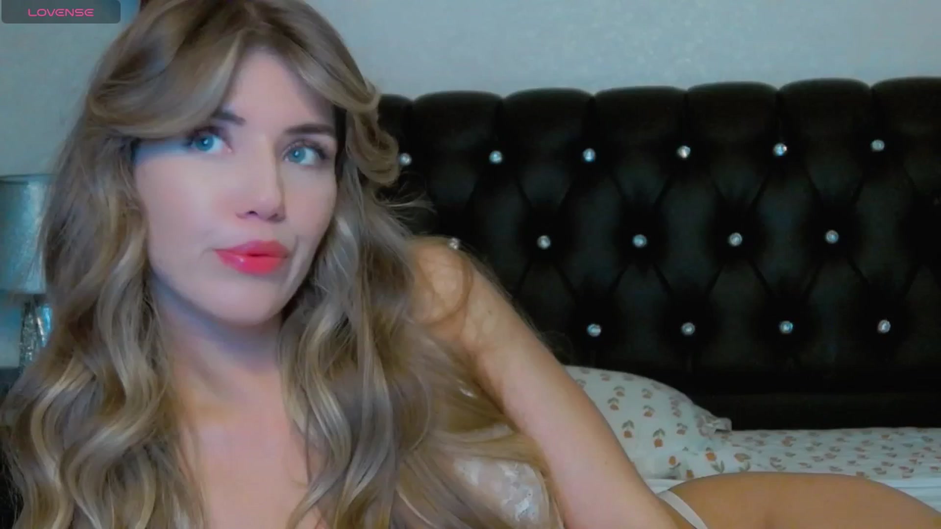Gallery image thumbnail from KilianSou's myfreecams stream on, 03/31/2025, 05:38 image 1 of 20