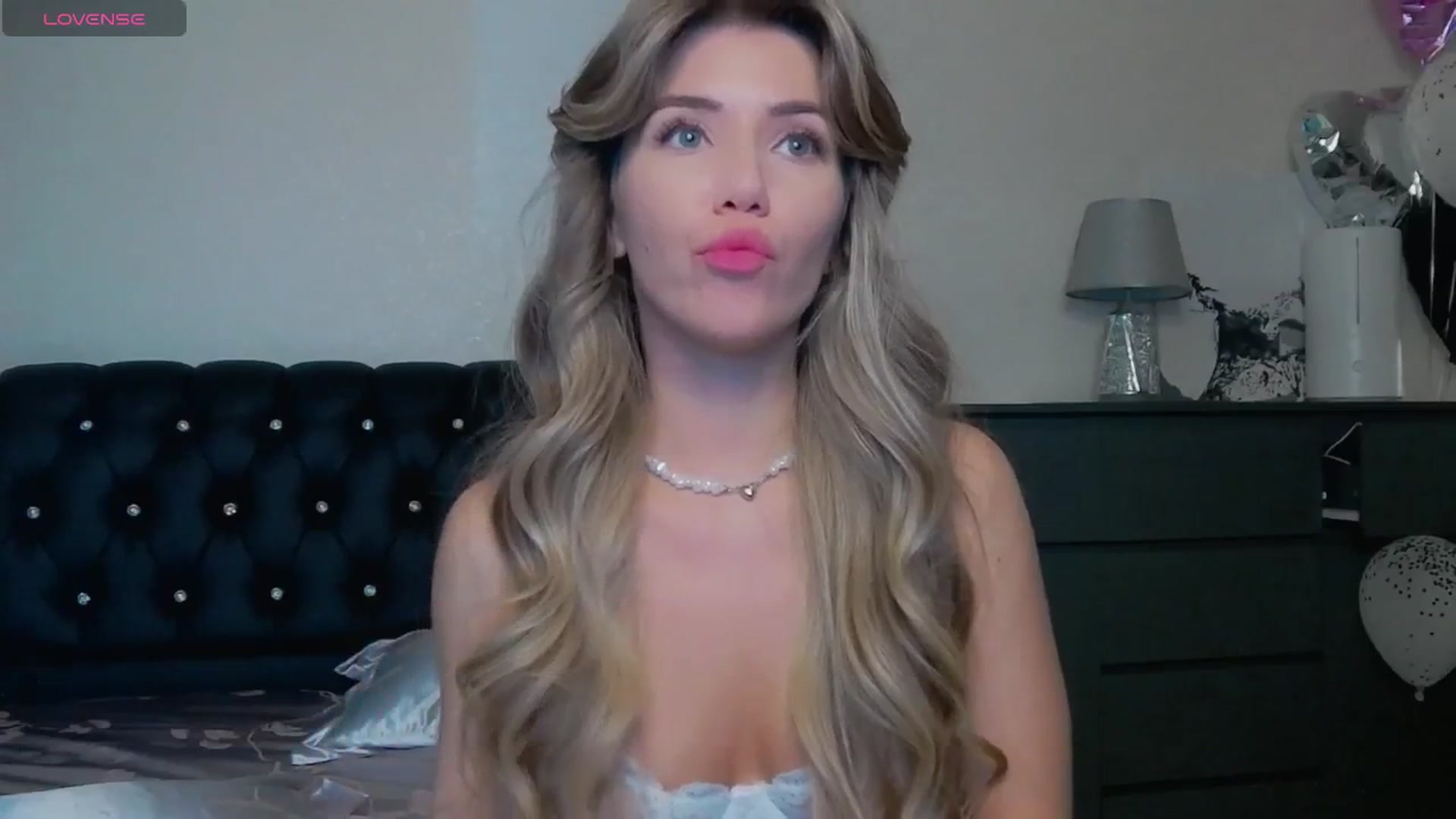 Gallery image thumbnail from KilianSou's myfreecams stream on, 04/19/2025, 08:06 image 12 of 20