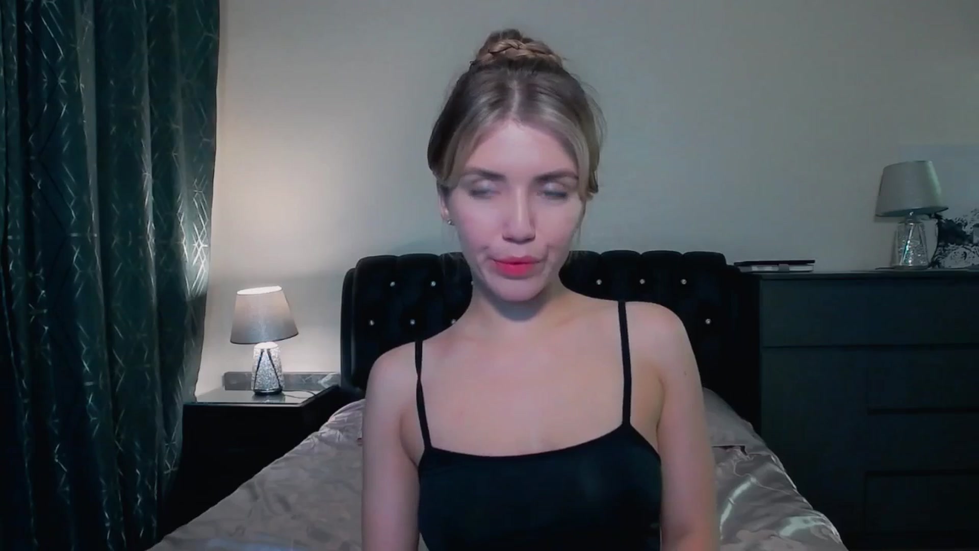 Gallery image thumbnail from KilianSou's myfreecams stream on, 05/03/2025, 11:35 image 17 of 20