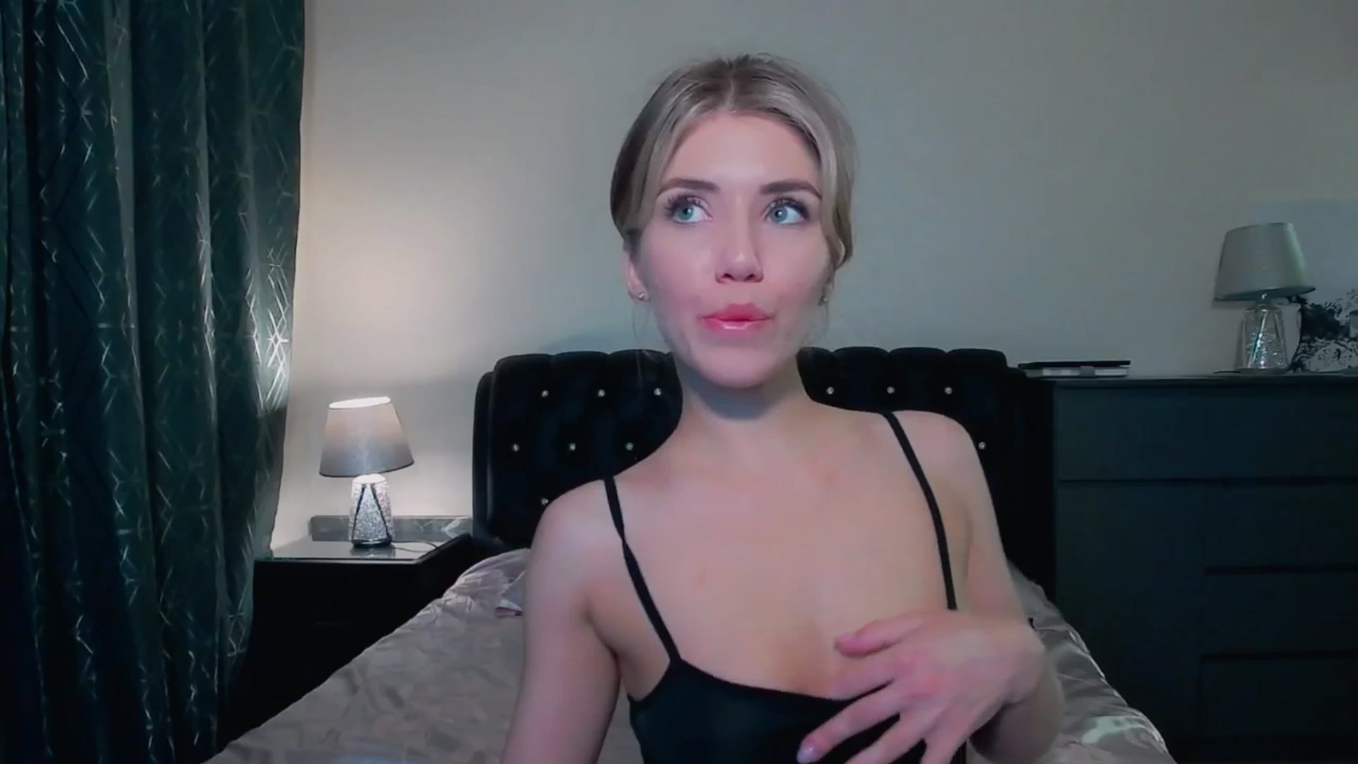 Gallery image thumbnail from KilianSou's myfreecams stream on, 05/03/2025, 11:35 image 18 of 20