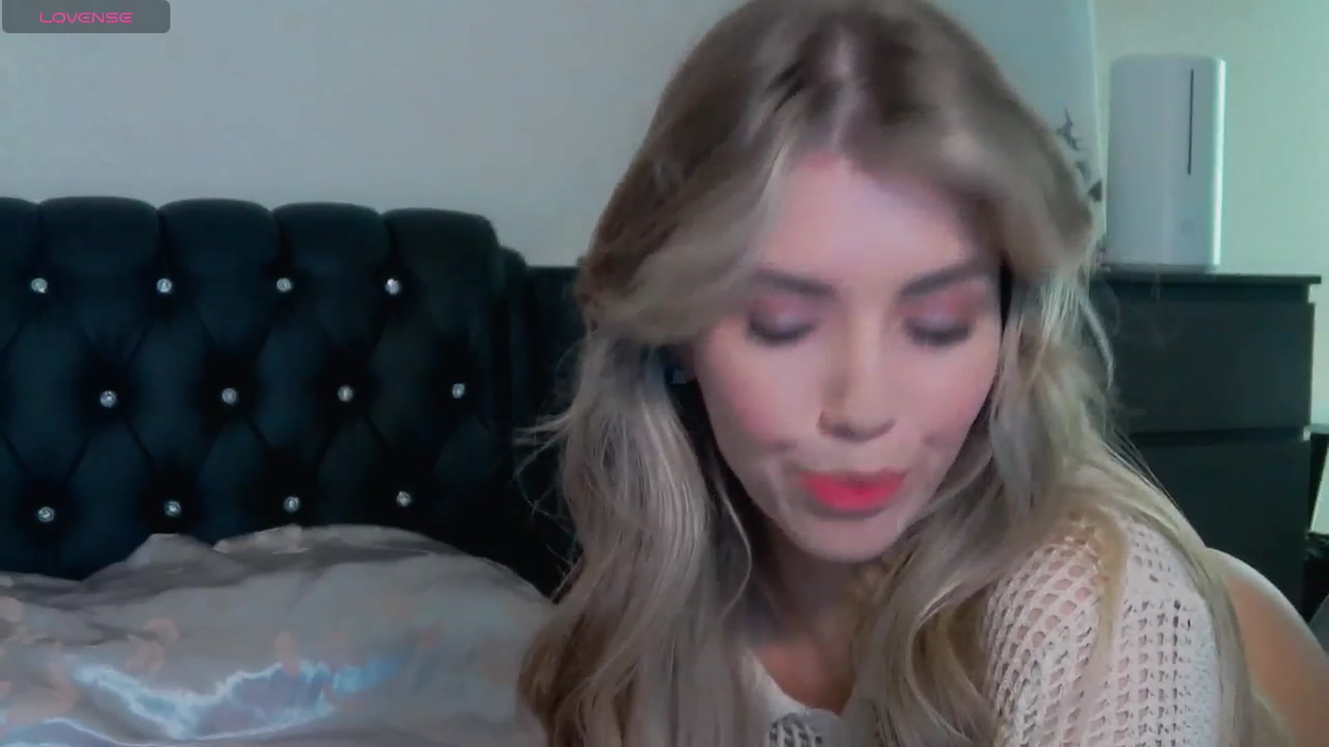 Gallery image thumbnail from KilianSou's myfreecams stream on, 05/15/2025, 24:02 image 12 of 20