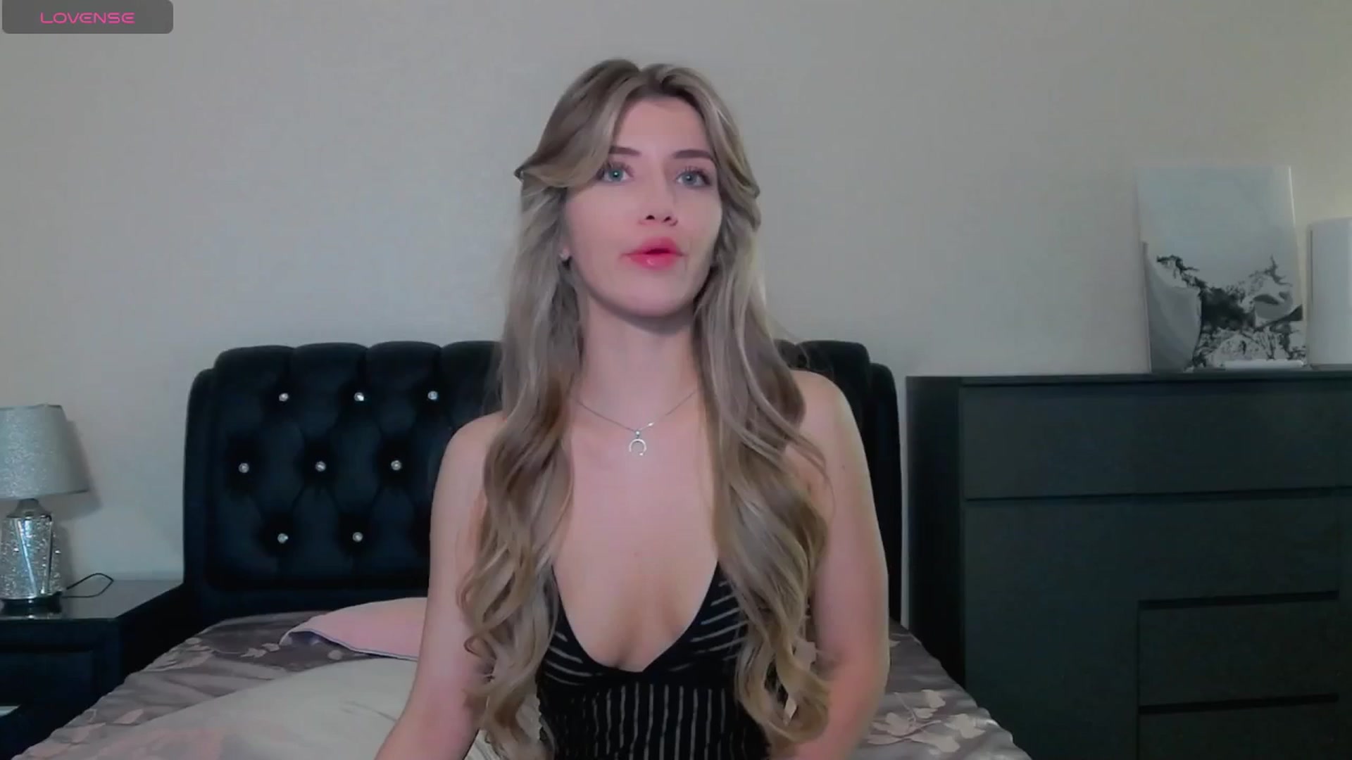 Gallery image thumbnail from KilianSou's myfreecams stream on, 05/25/2025, 08:17 image 14 of 20