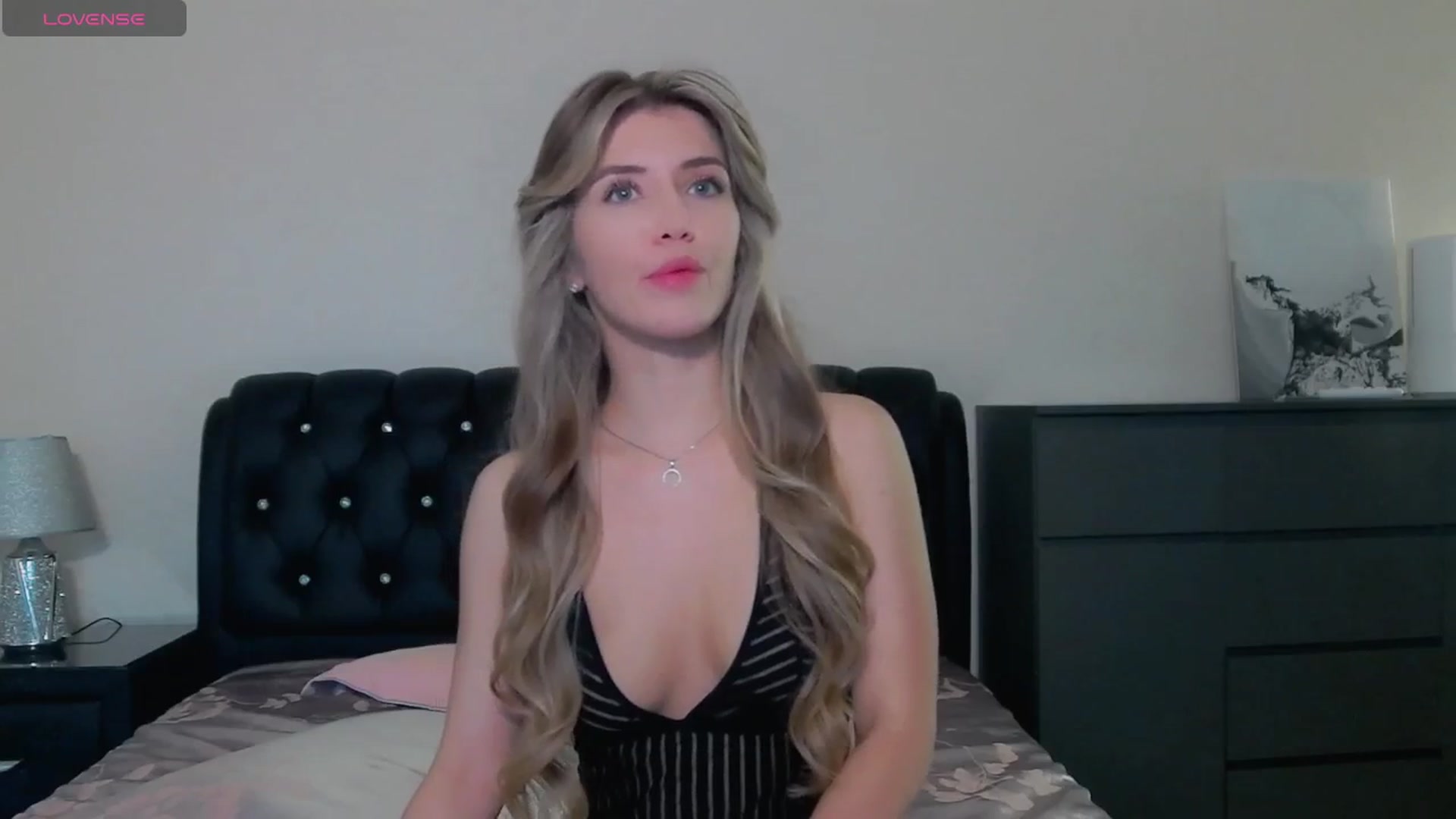 Gallery image thumbnail from KilianSou's myfreecams stream on, 05/25/2025, 08:17 image 16 of 20