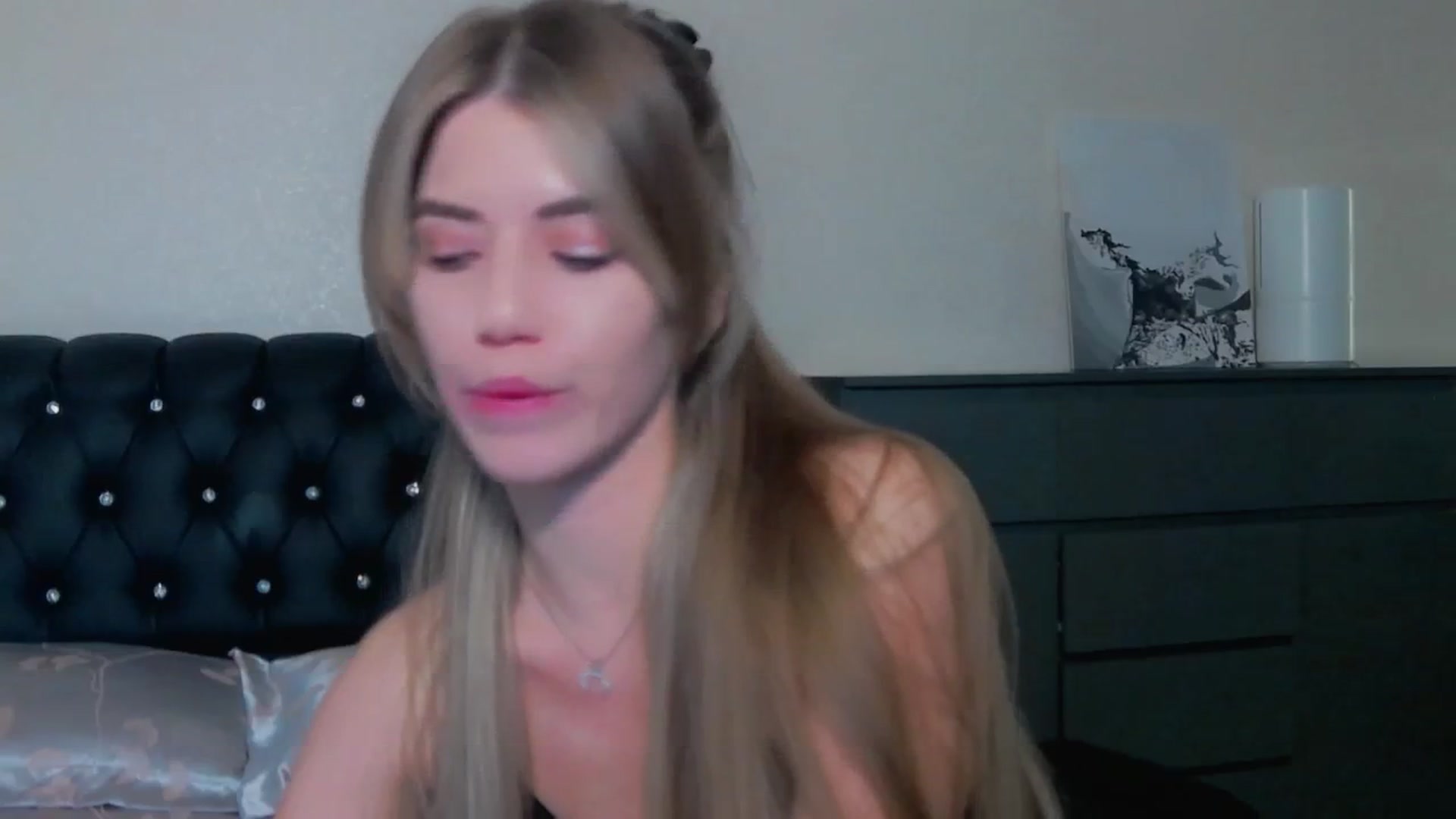 Gallery image thumbnail from KilianSou's myfreecams stream on, 05/27/2025, 11:34 image 5 of 20
