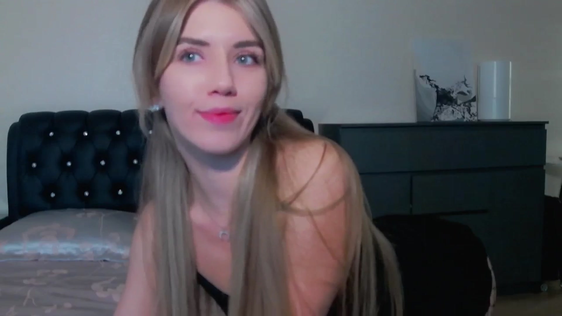 Gallery image thumbnail from KilianSou's myfreecams stream on, 05/27/2025, 11:34 image 6 of 20