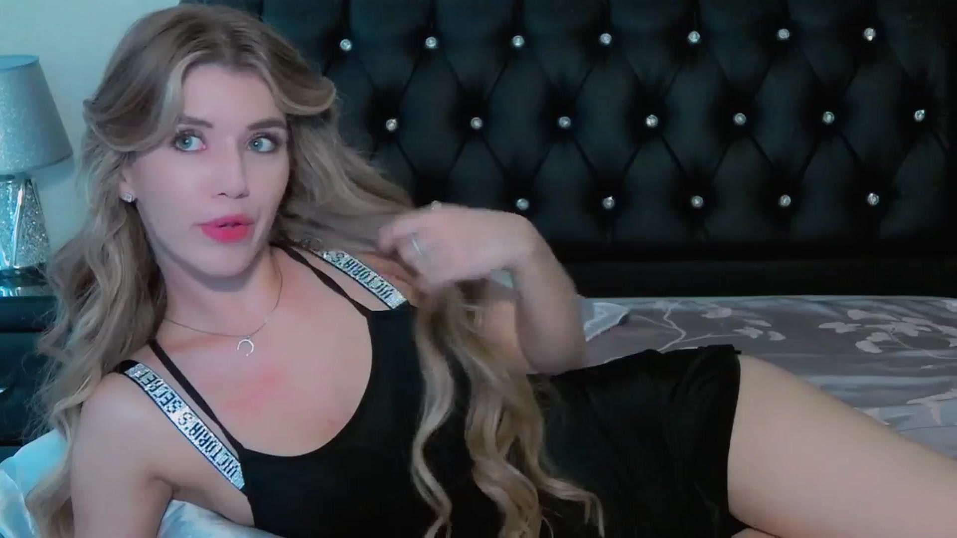 Gallery image thumbnail from KilianSou's myfreecams stream on, 06/16/2025, 02:54 image 4 of 20