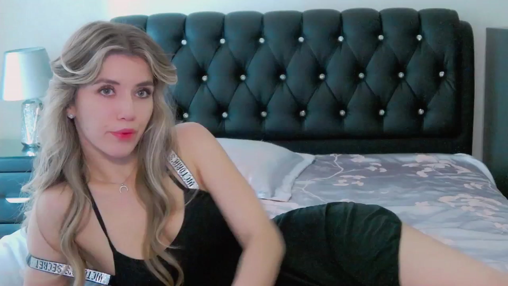 Gallery image thumbnail from KilianSou's myfreecams stream on, 06/16/2025, 06:35 image 16 of 20
