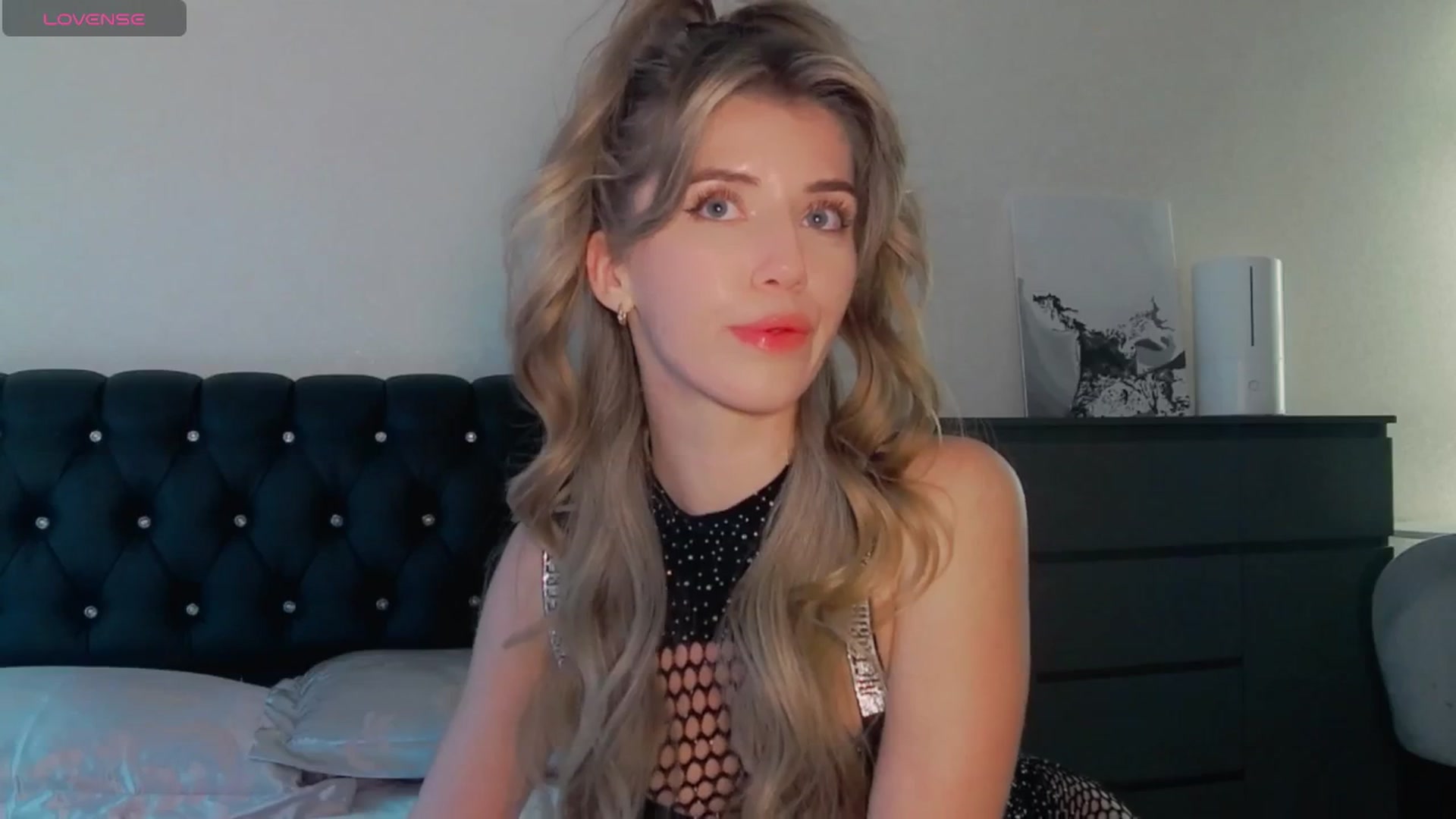 Gallery image thumbnail from KilianSou's myfreecams stream on, 06/25/2025, 05:18 image 15 of 20